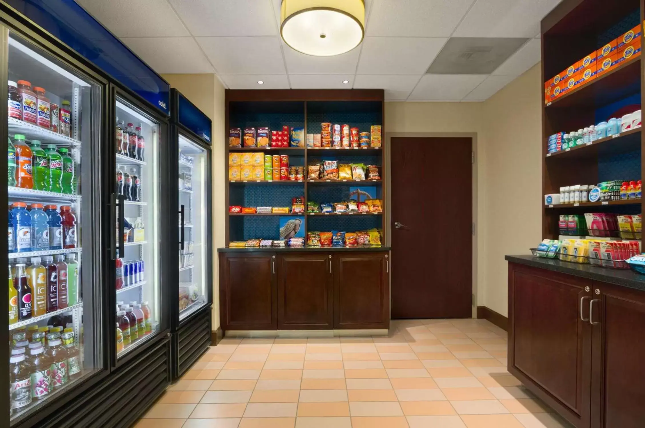 Restaurant/places to eat, Supermarket/Shops in Hampton Inn Lexington Park