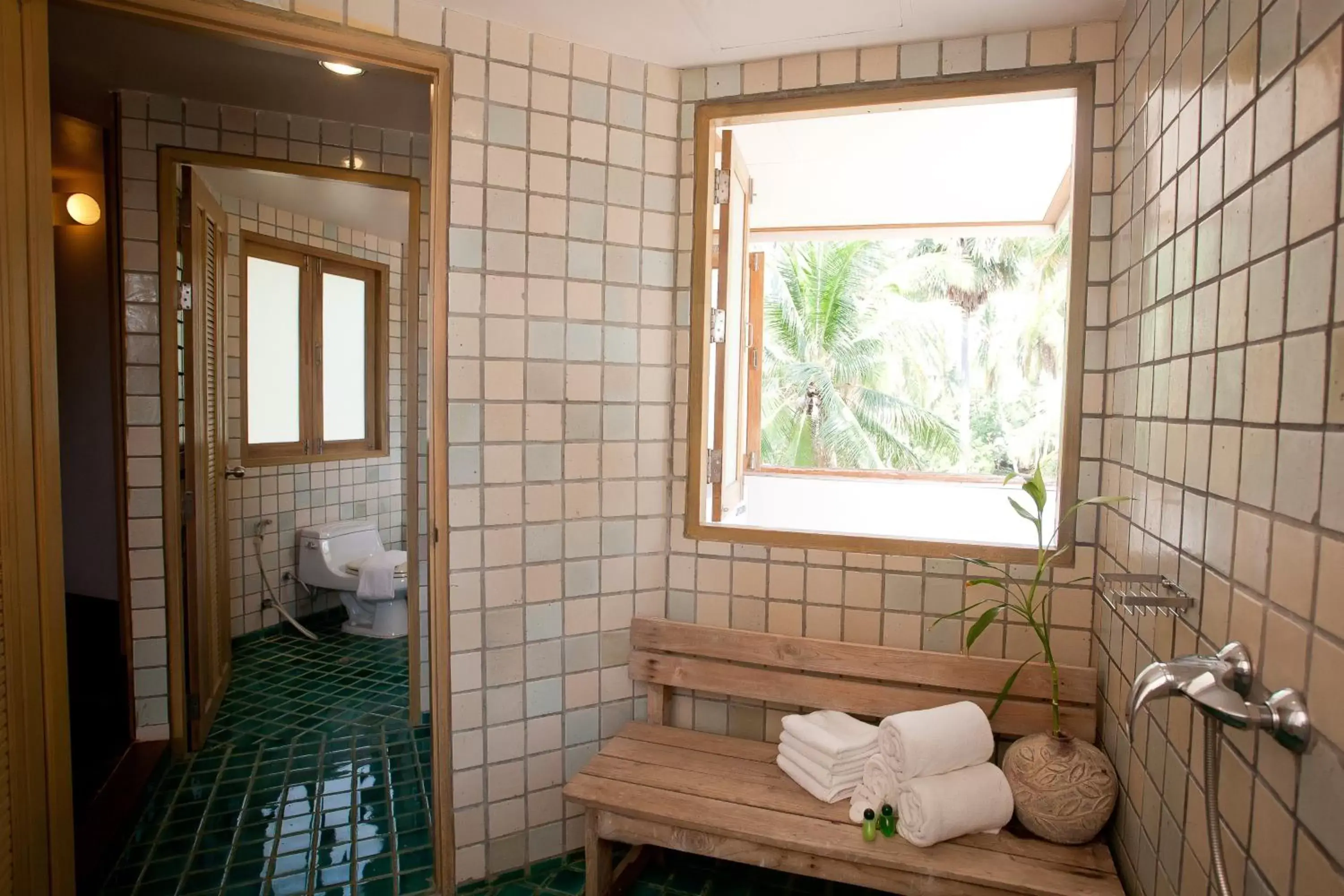 Day, Bathroom in Tanaosri Resort