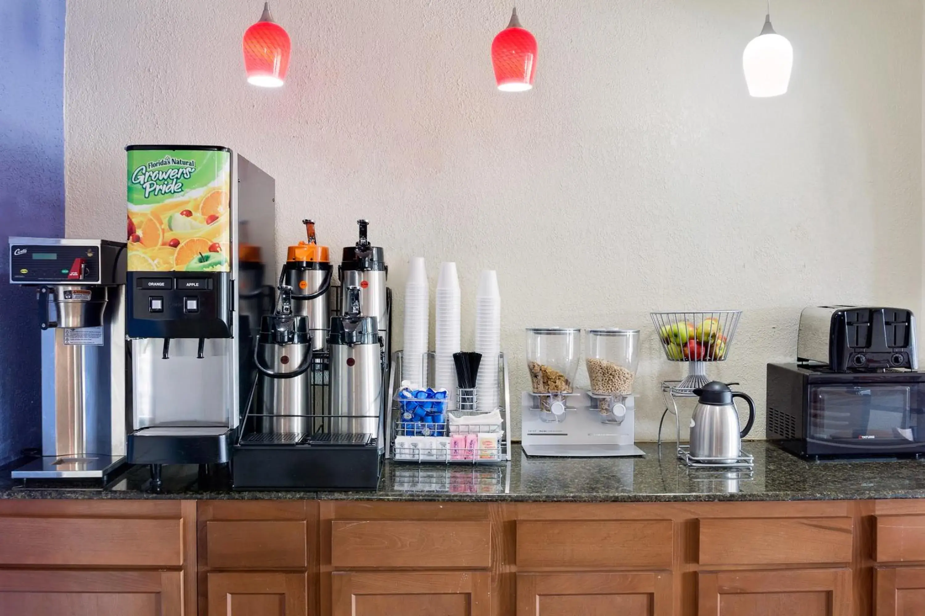 Coffee/tea facilities in Super 8 by Wyndham Florence