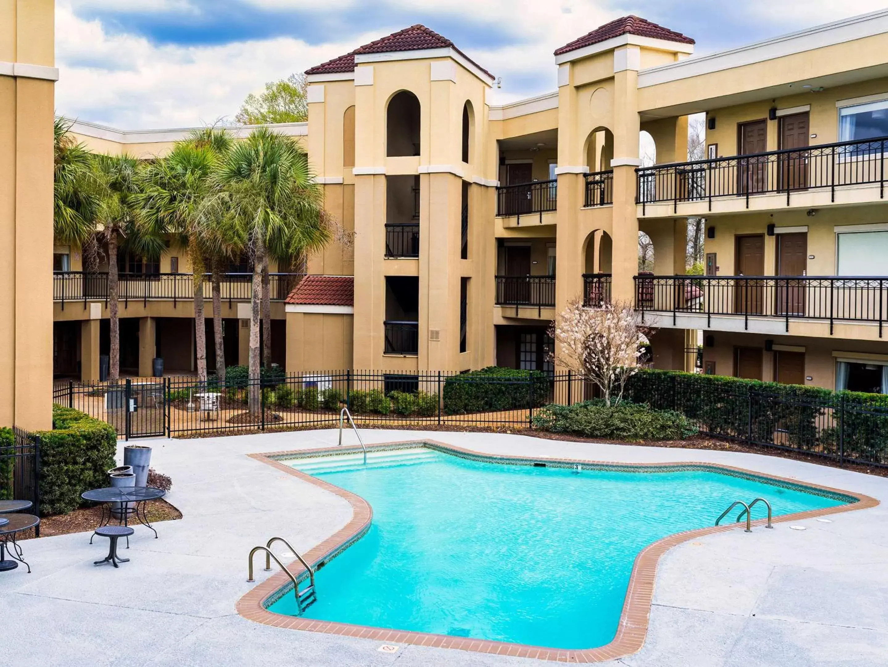 Activities, Property Building in Comfort Suites Medical District near Mall of Louisiana