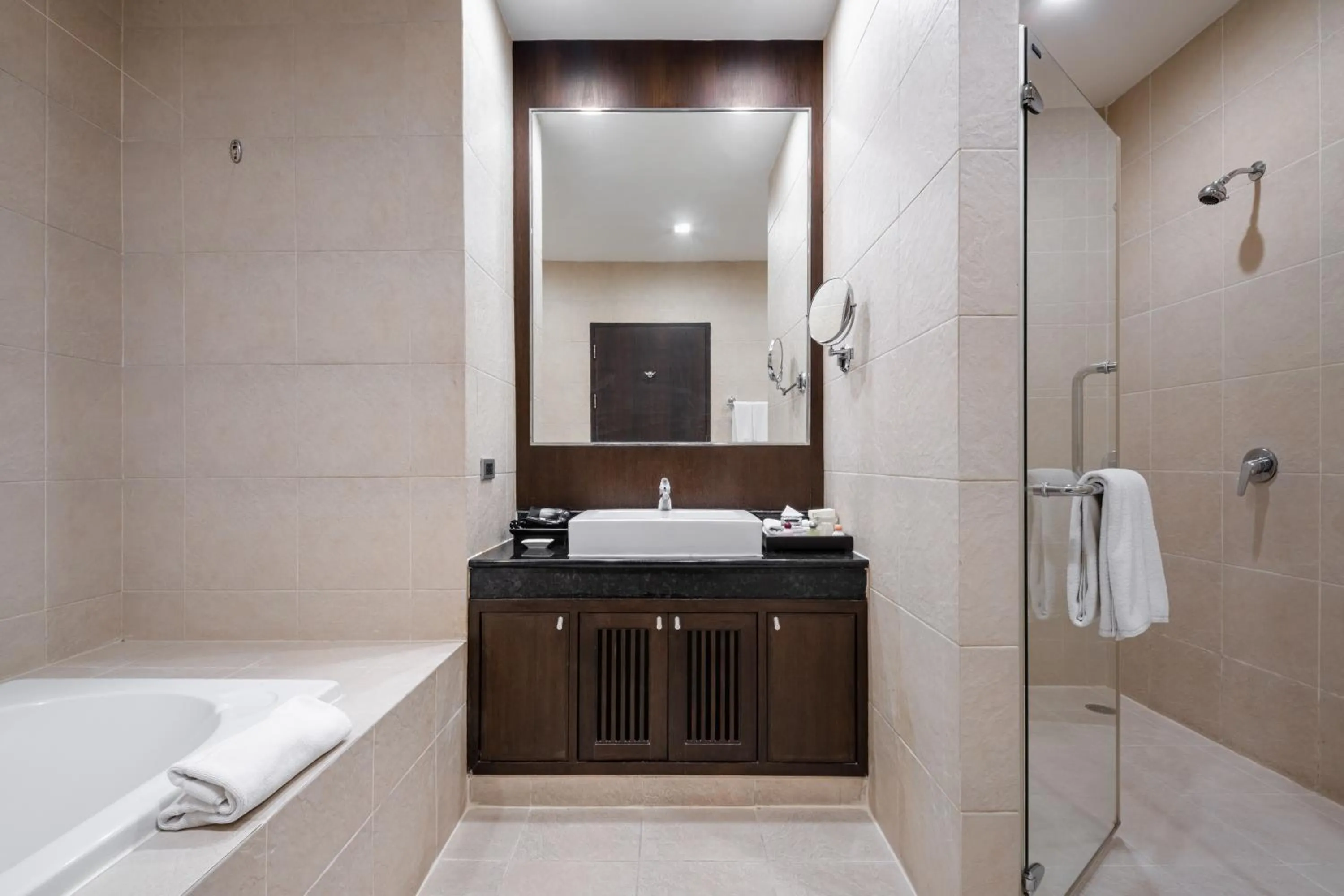 Shower in Grand Mercure Bangkok Asoke Residence