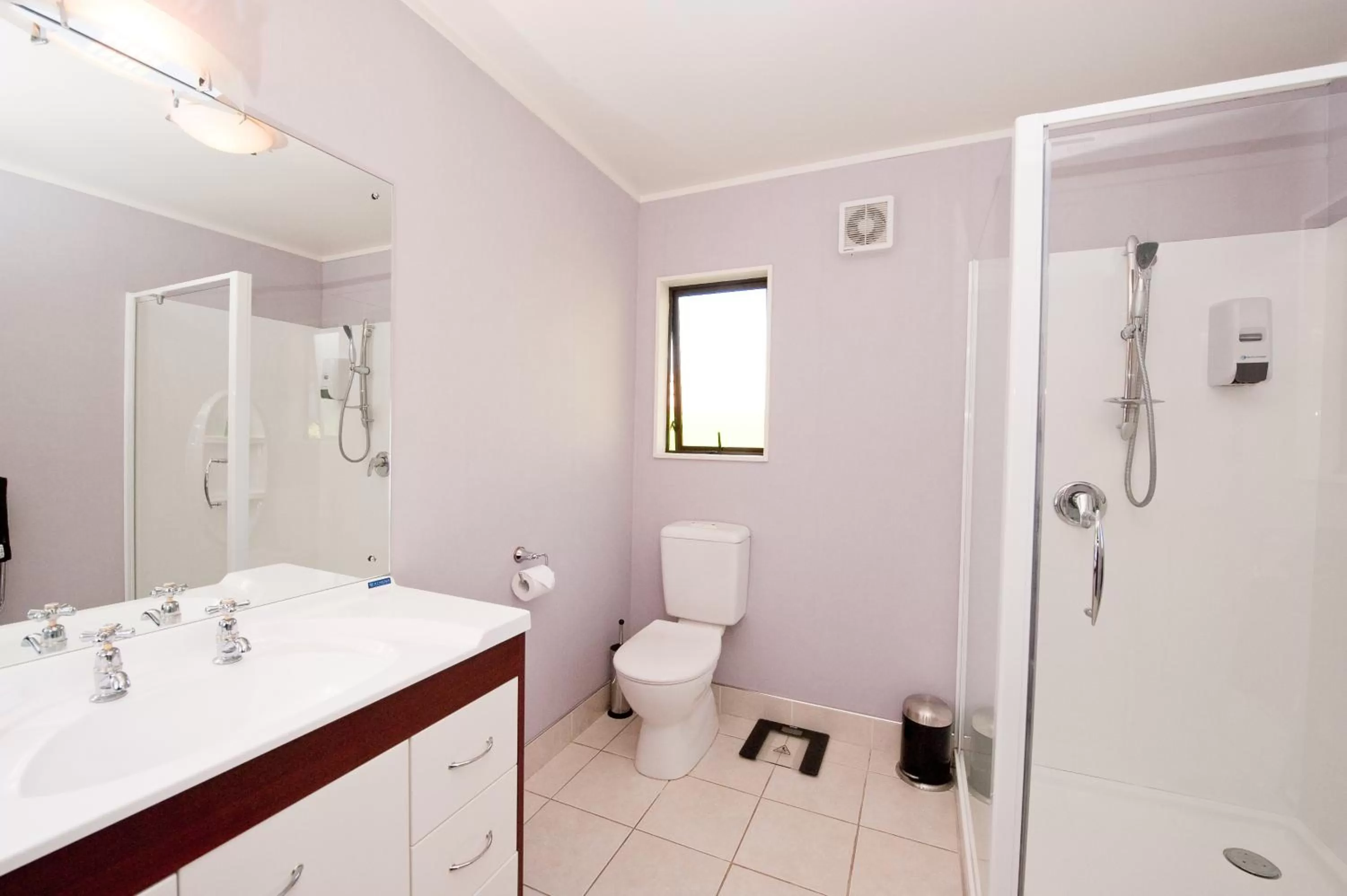 Bathroom in Anndion Motel