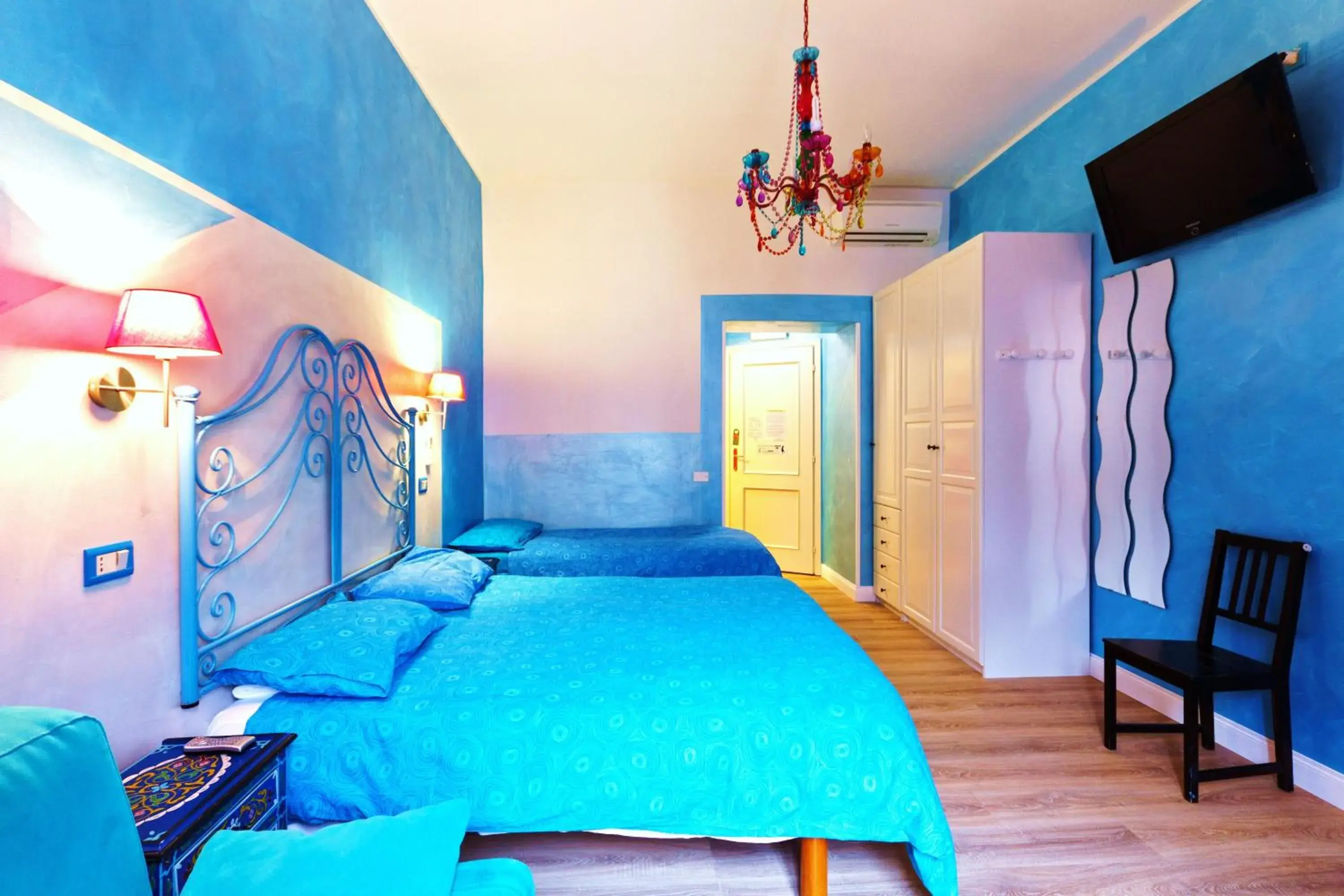 Photo of the whole room, Bed in Dream Station Photo of the whole room, Bed in Dream Station