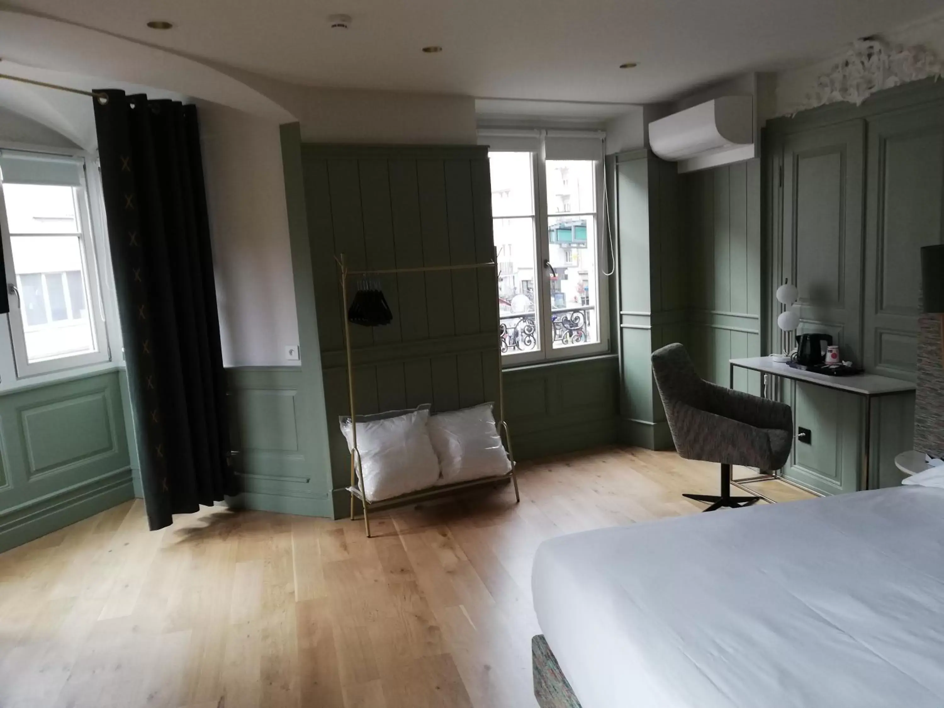 Photo of the whole room in Le Kléber Hôtel