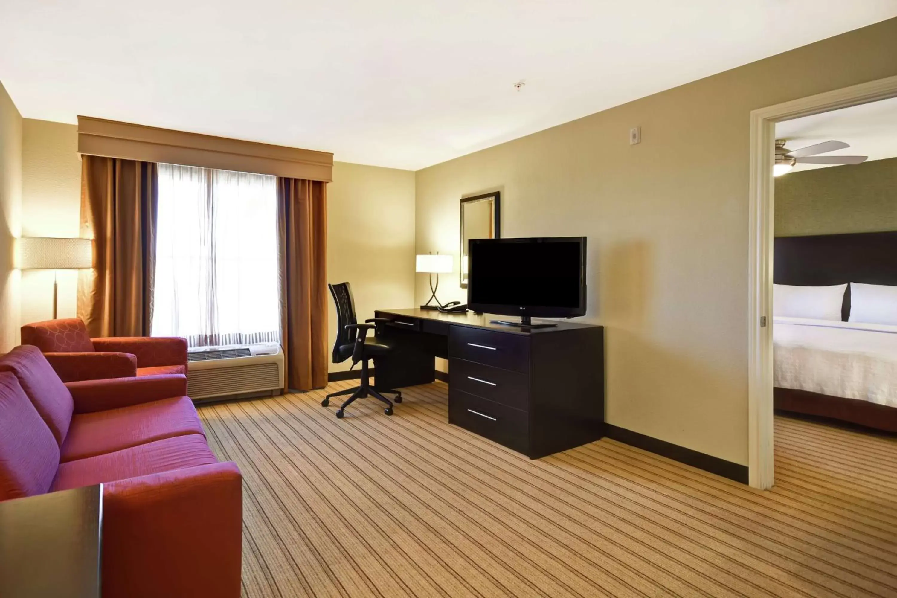 Living room, TV/Entertainment Center in Homewood Suites by Hilton Fort Worth West at Cityview