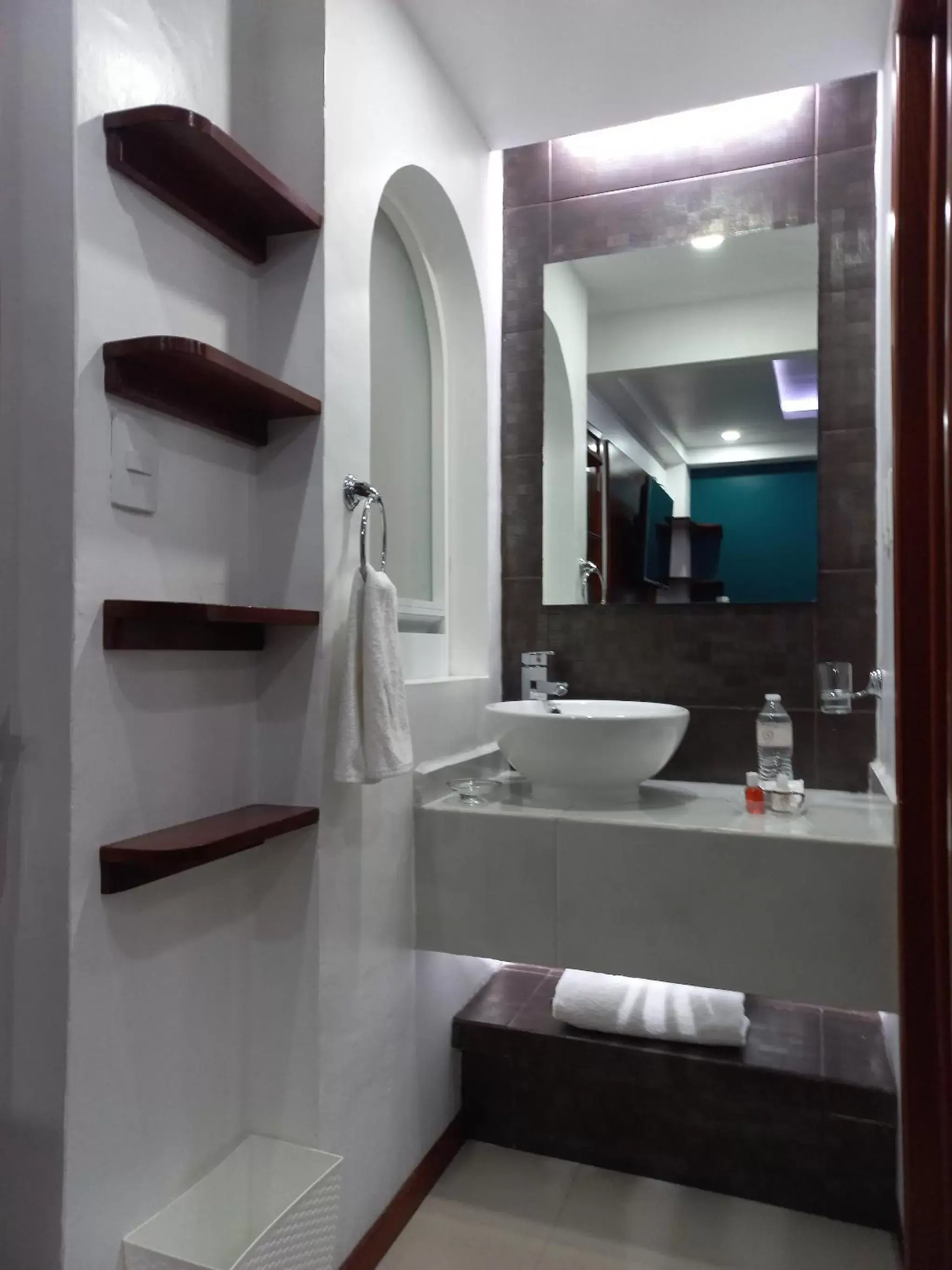 Photo of the whole room, Bathroom in La Aurora Hotel Like Home