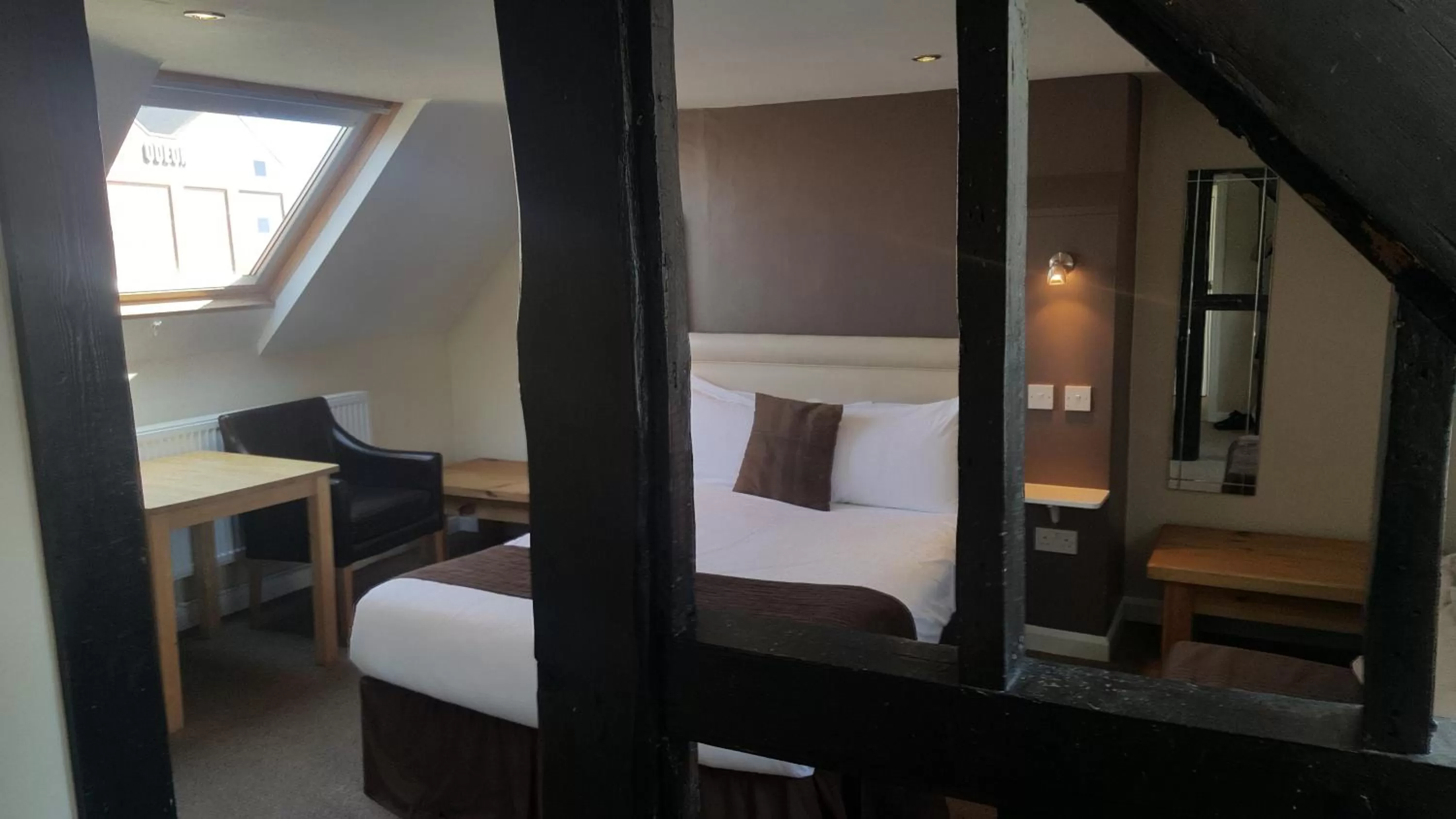 Property building, Bed in Beaumond Cross Inn