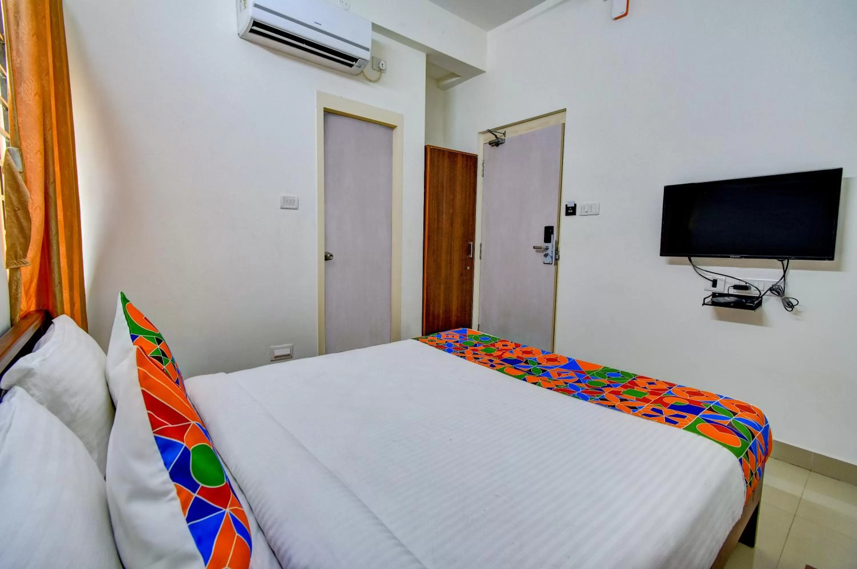 Bed in FabHotel PAS Residency - Nr Marina Beach