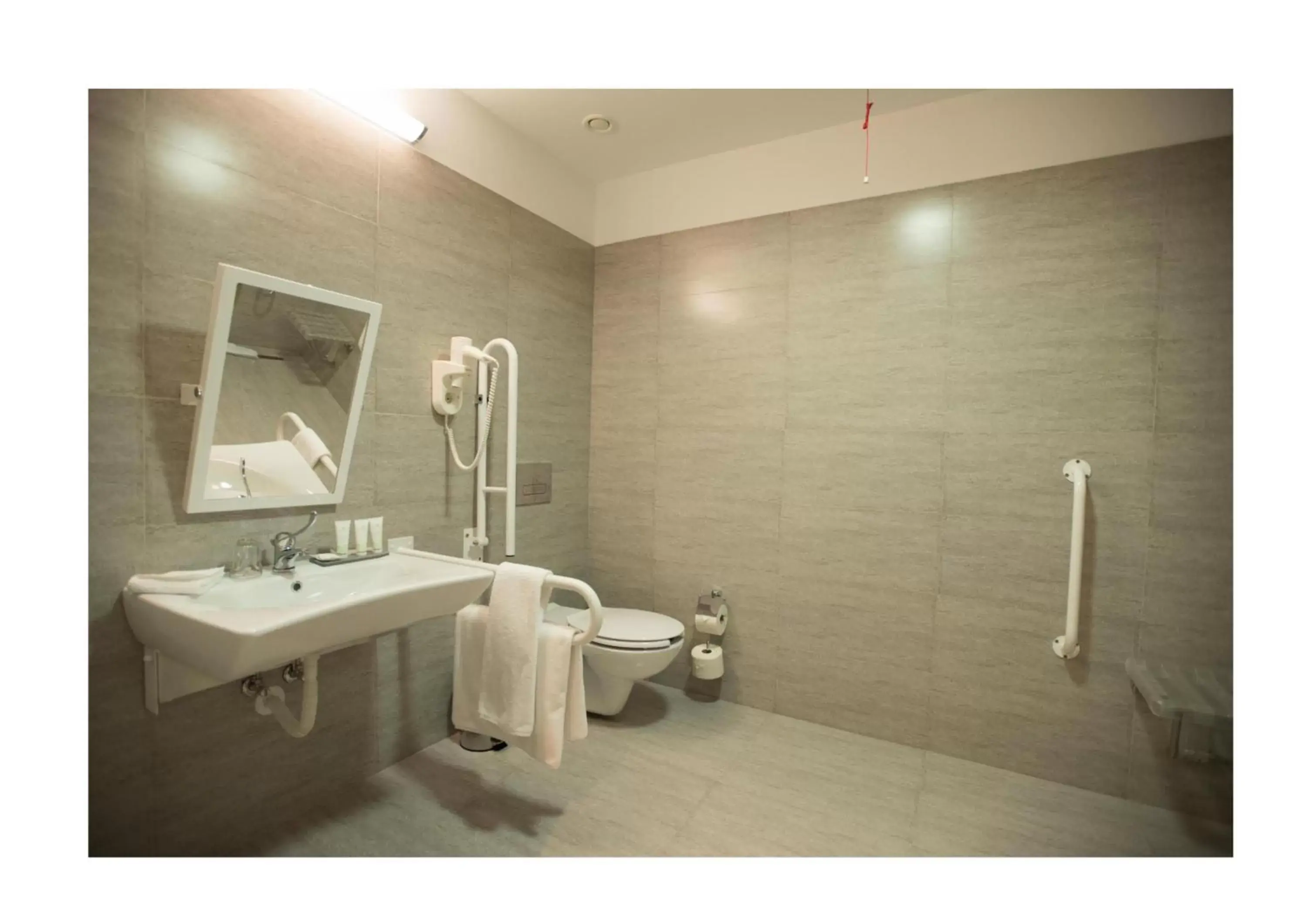 Bathroom in Ramada Plaza Craiova