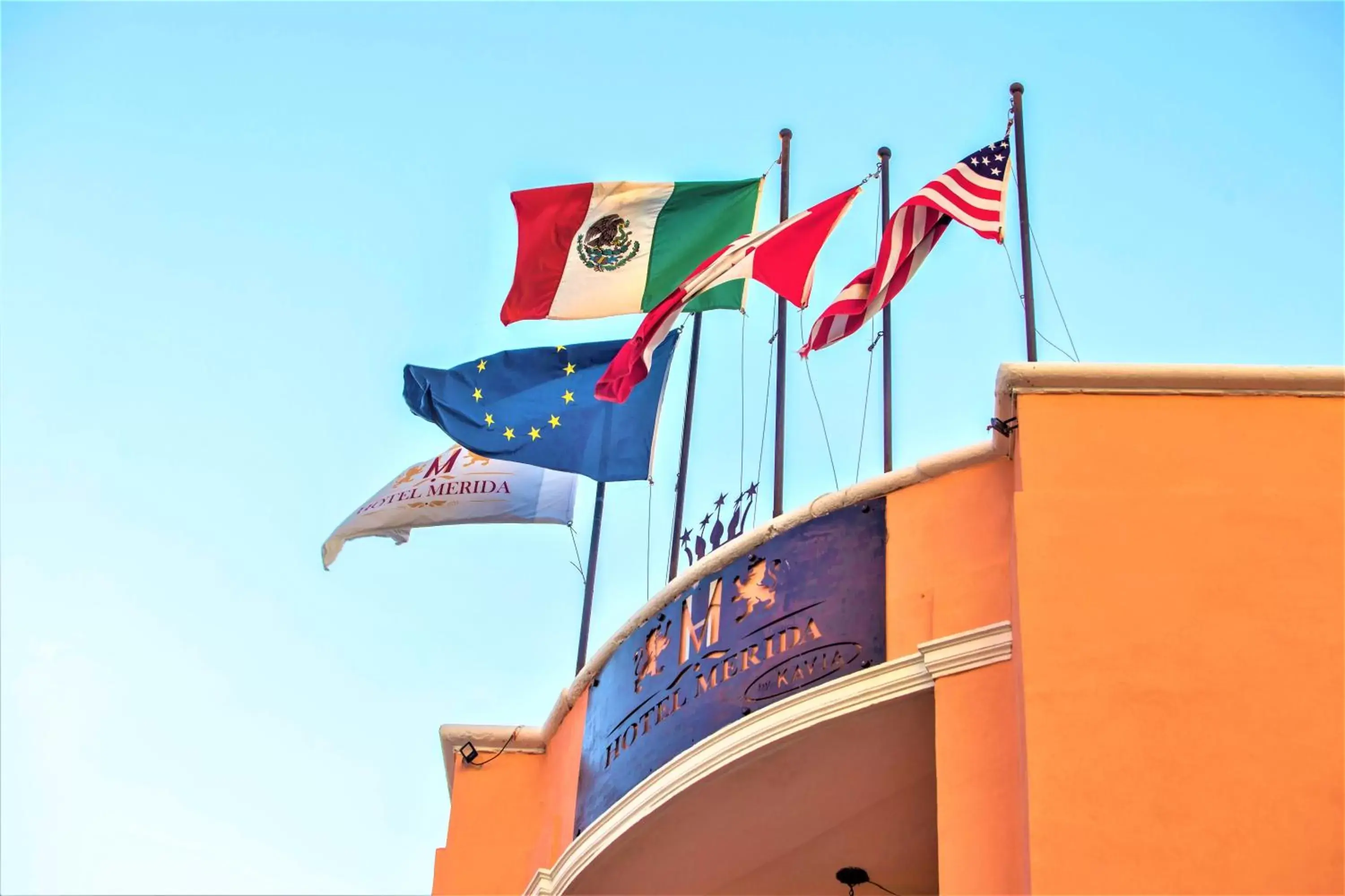 Facade/entrance in Hotel Merida Facade/entrance in Hotel Merida