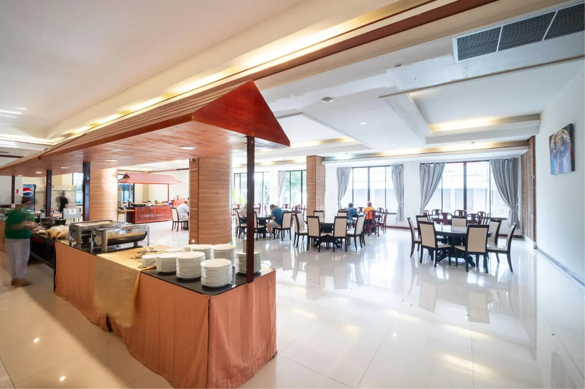 Restaurant/Places to Eat in The President Hotel at Chokchai 4