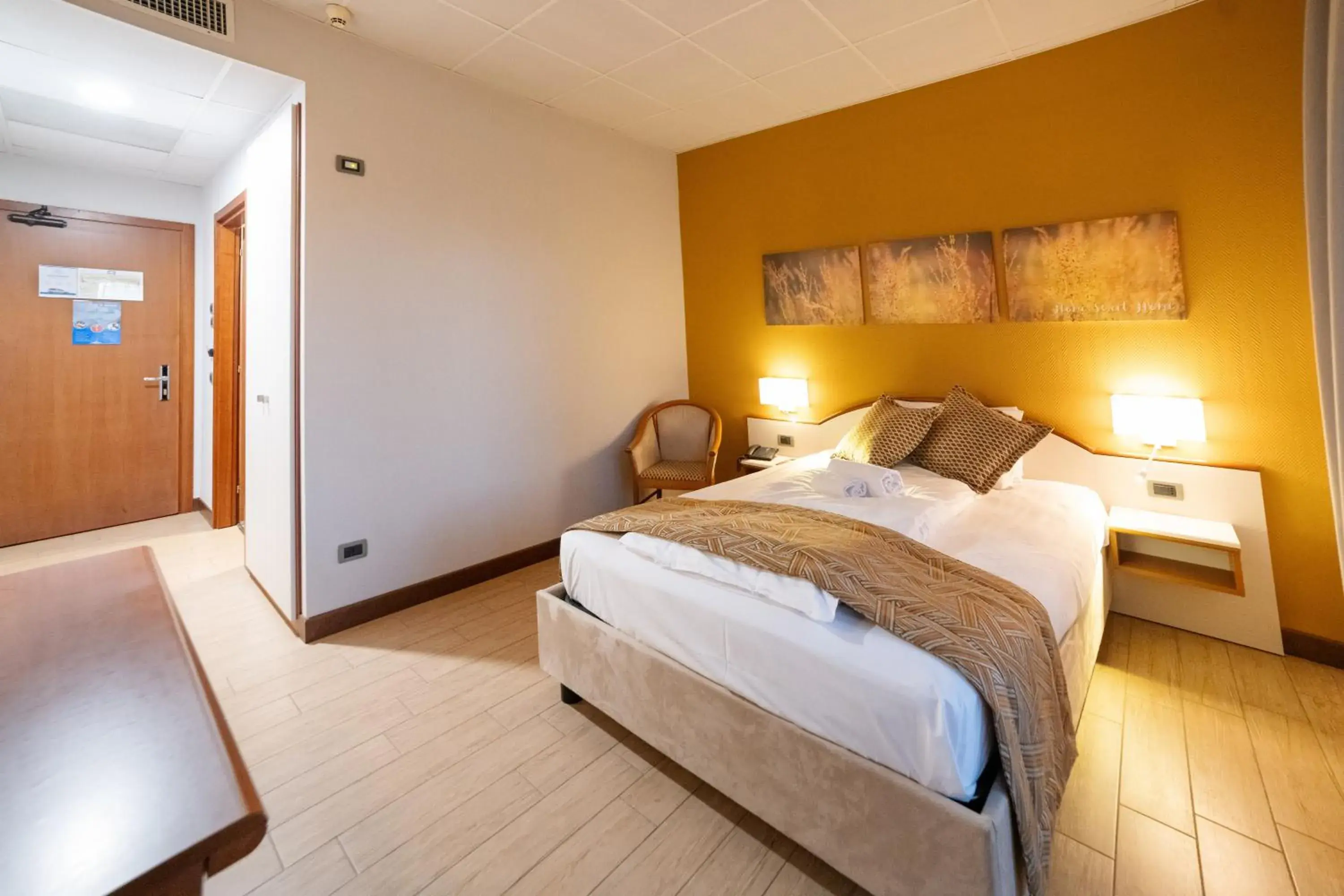 Bedroom, Bed in Hotel all'Orso