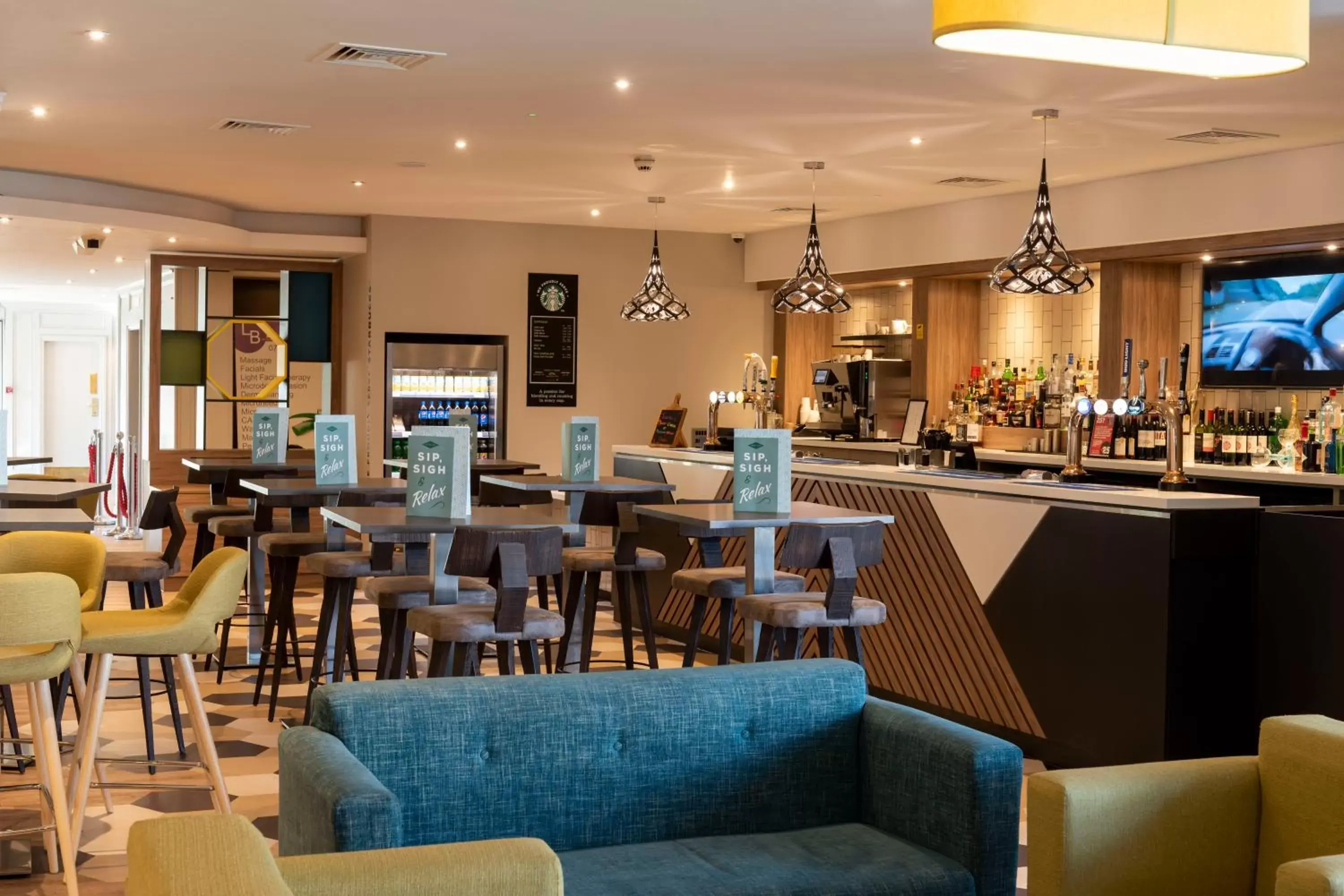 Lounge or bar, Restaurant/Places to Eat in Holiday Inn Birmingham M6, Jct7, an IHG Hotel