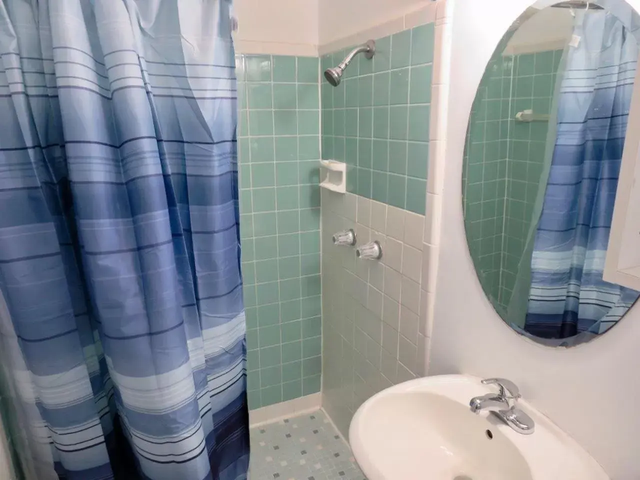 Bathroom in Saltaire Cottages