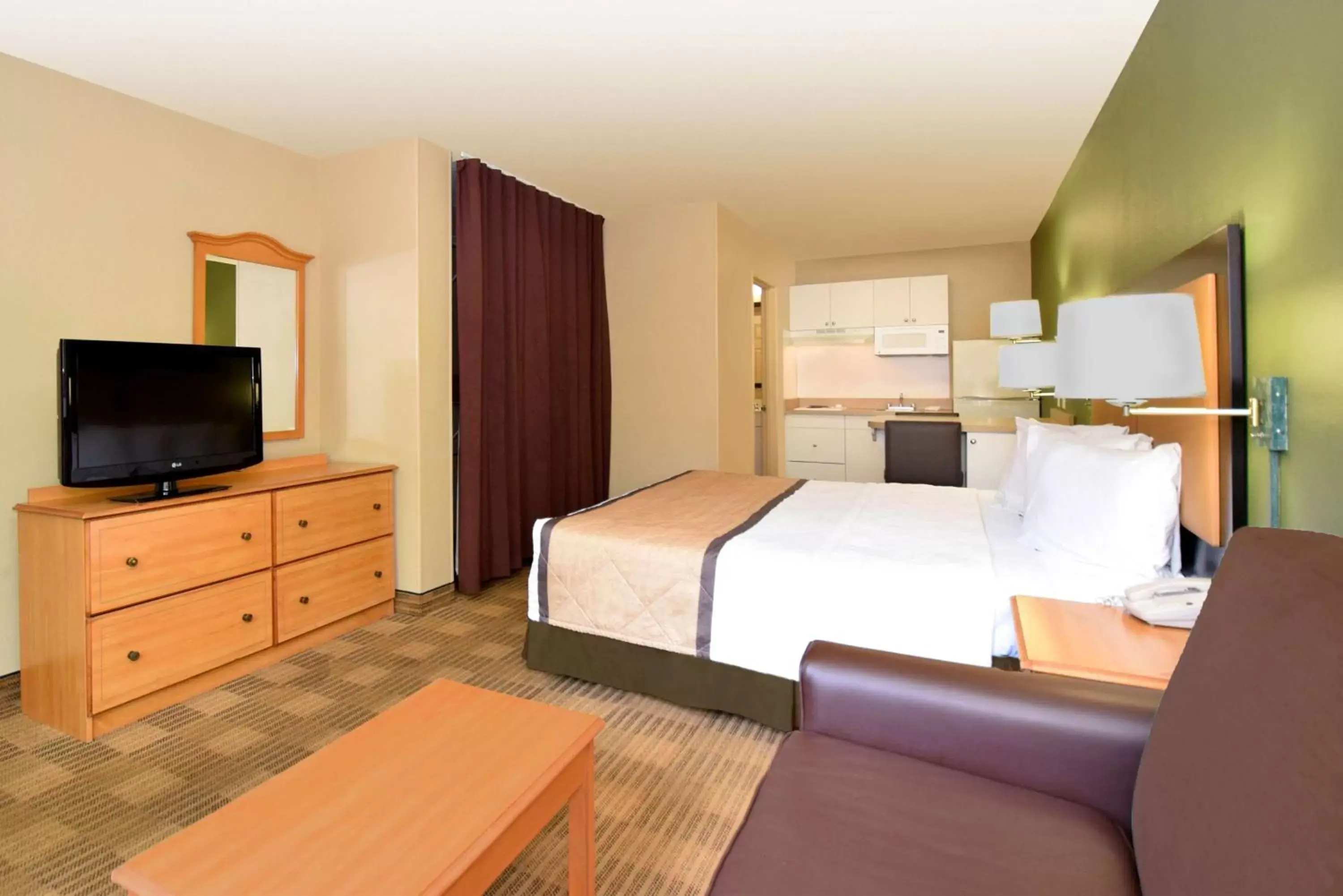 Bedroom, TV/Entertainment Center in Extended Stay America Suites - Washington, DC - Germantown - Town Center