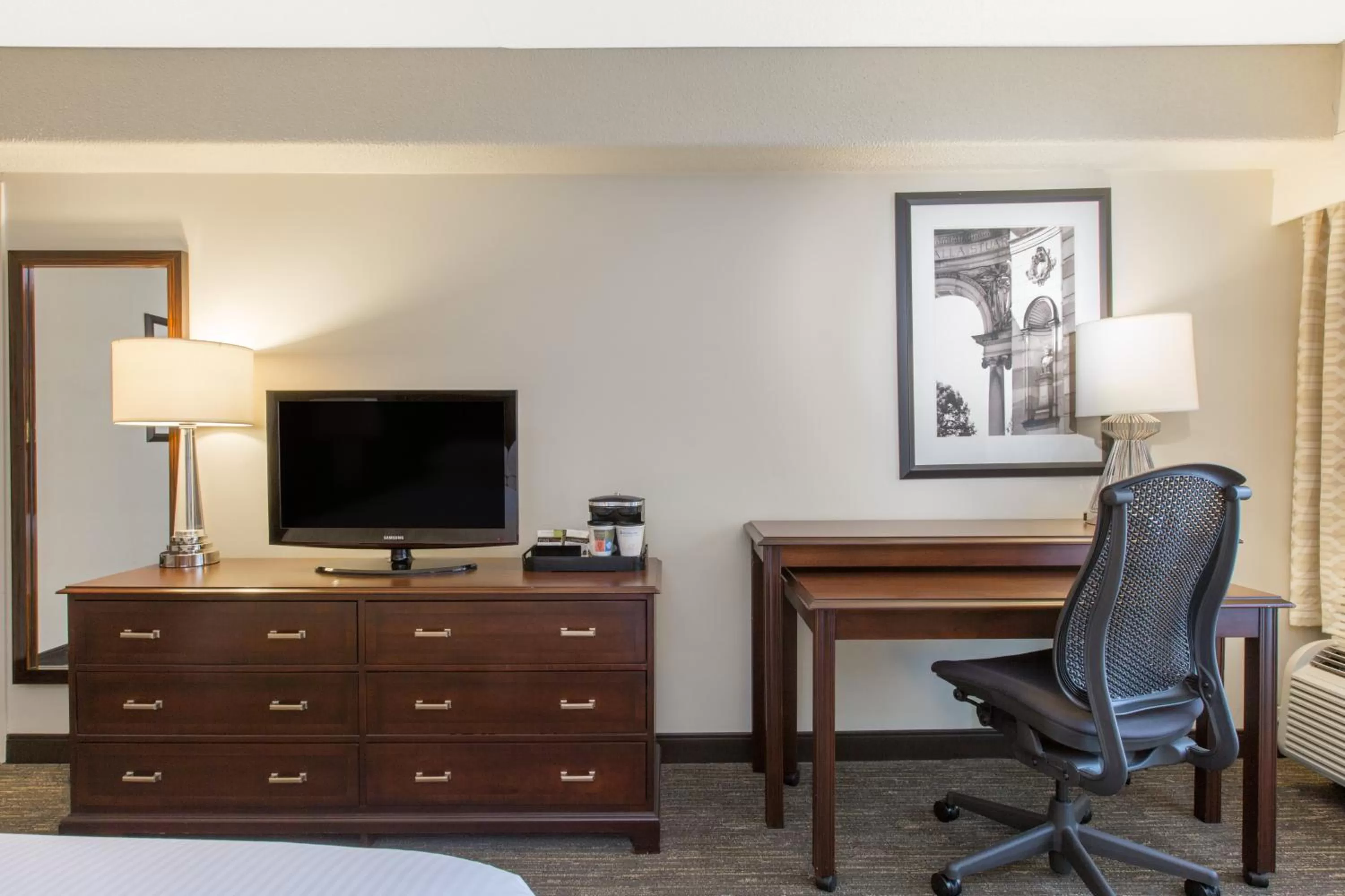 TV and multimedia in Wyndham Philadelphia-Historic District