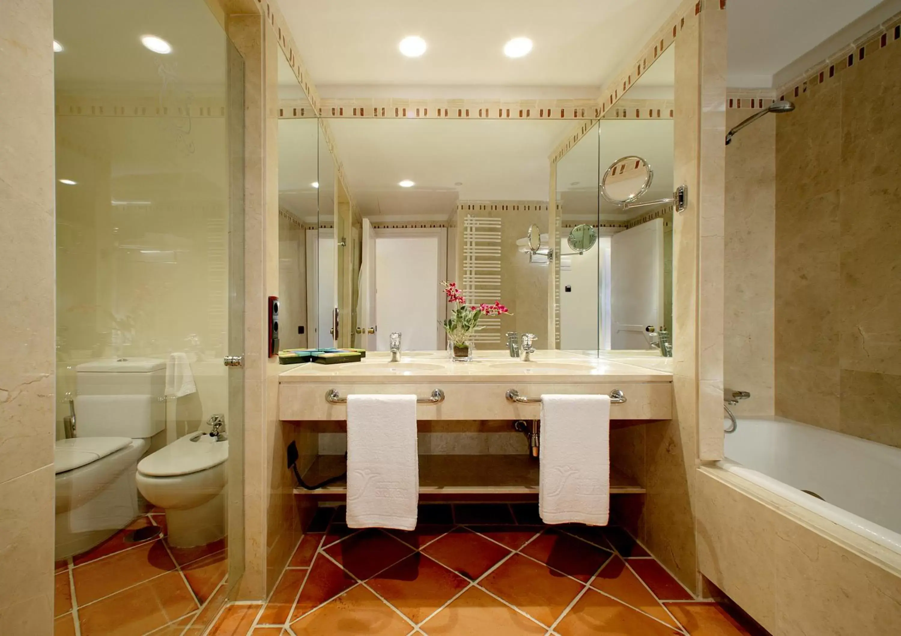 Bathroom in Hotel Cigarral el Bosque