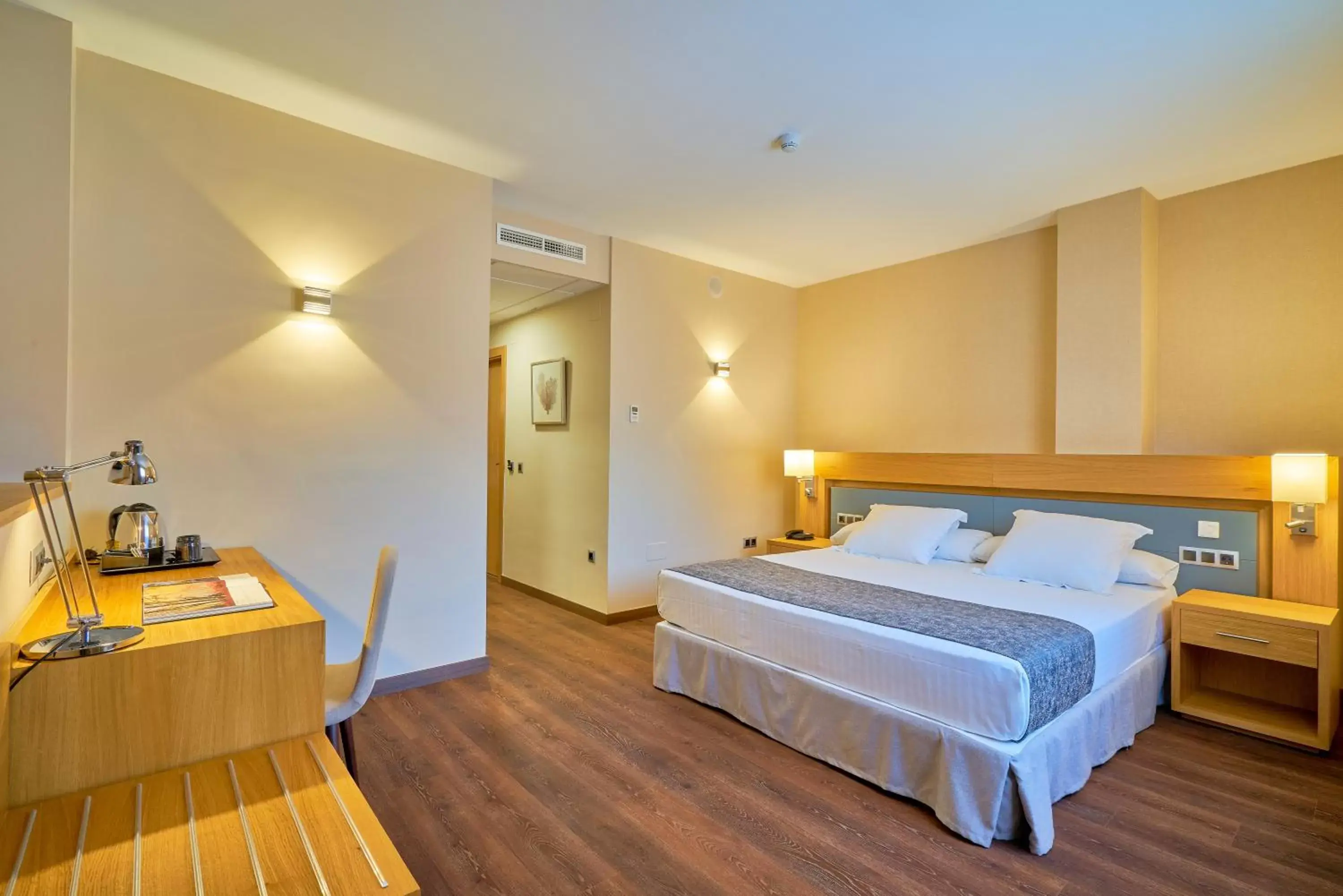 Shower, Bed in Hotel Guadalmedina
