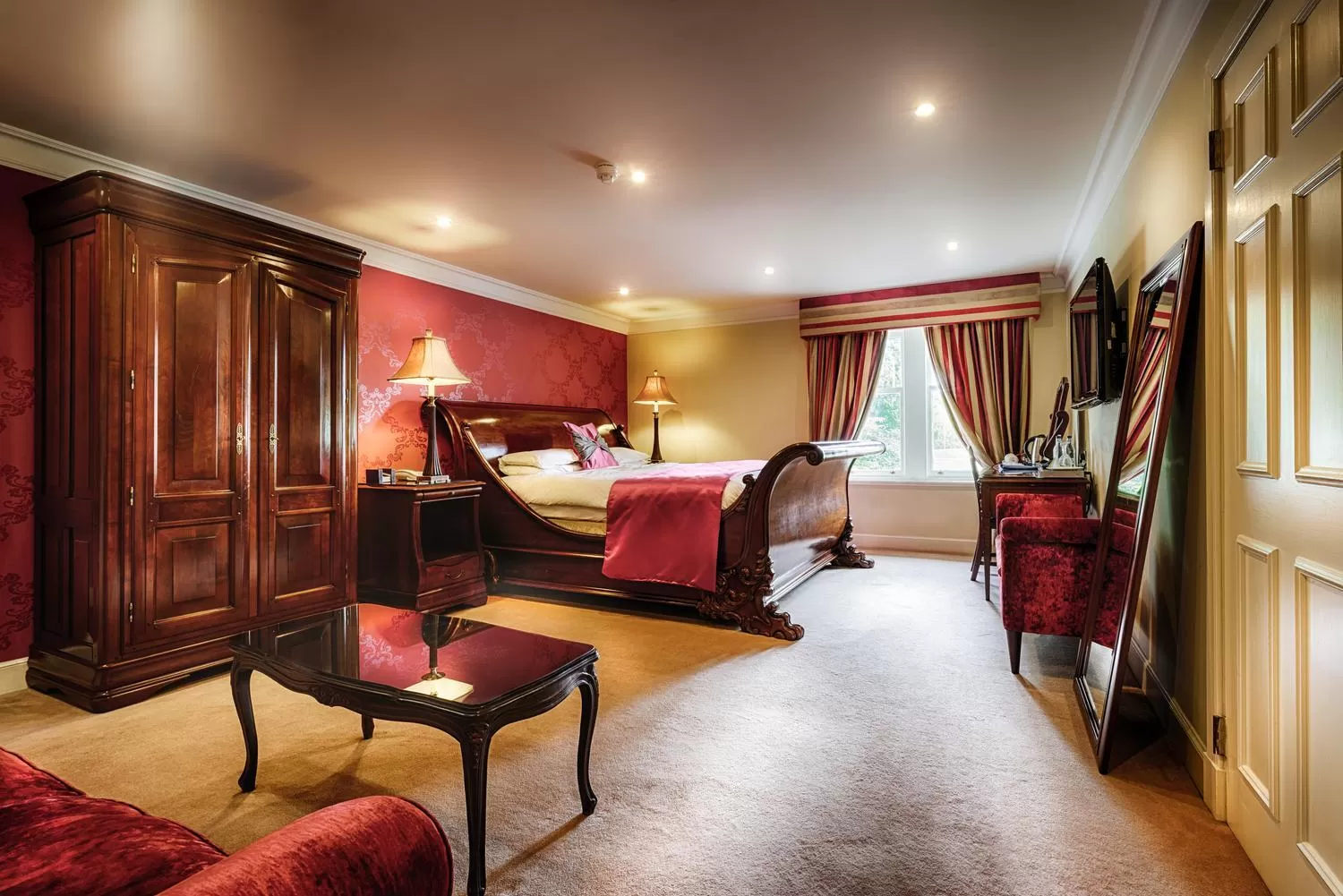 Bed in Mansion House Hotel