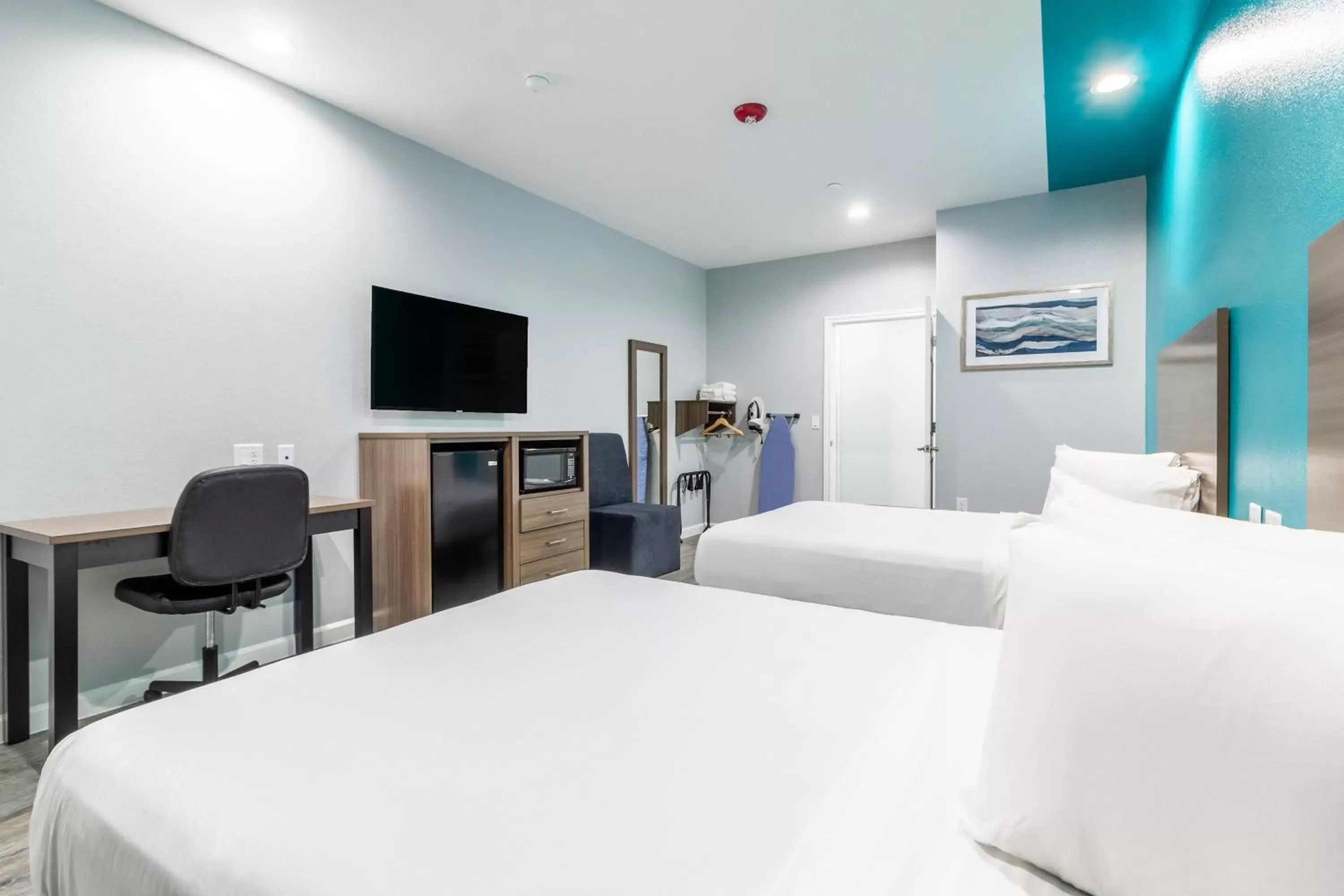 Bed in Americas Best Value Inn & Suites Kingwood IAH Airport