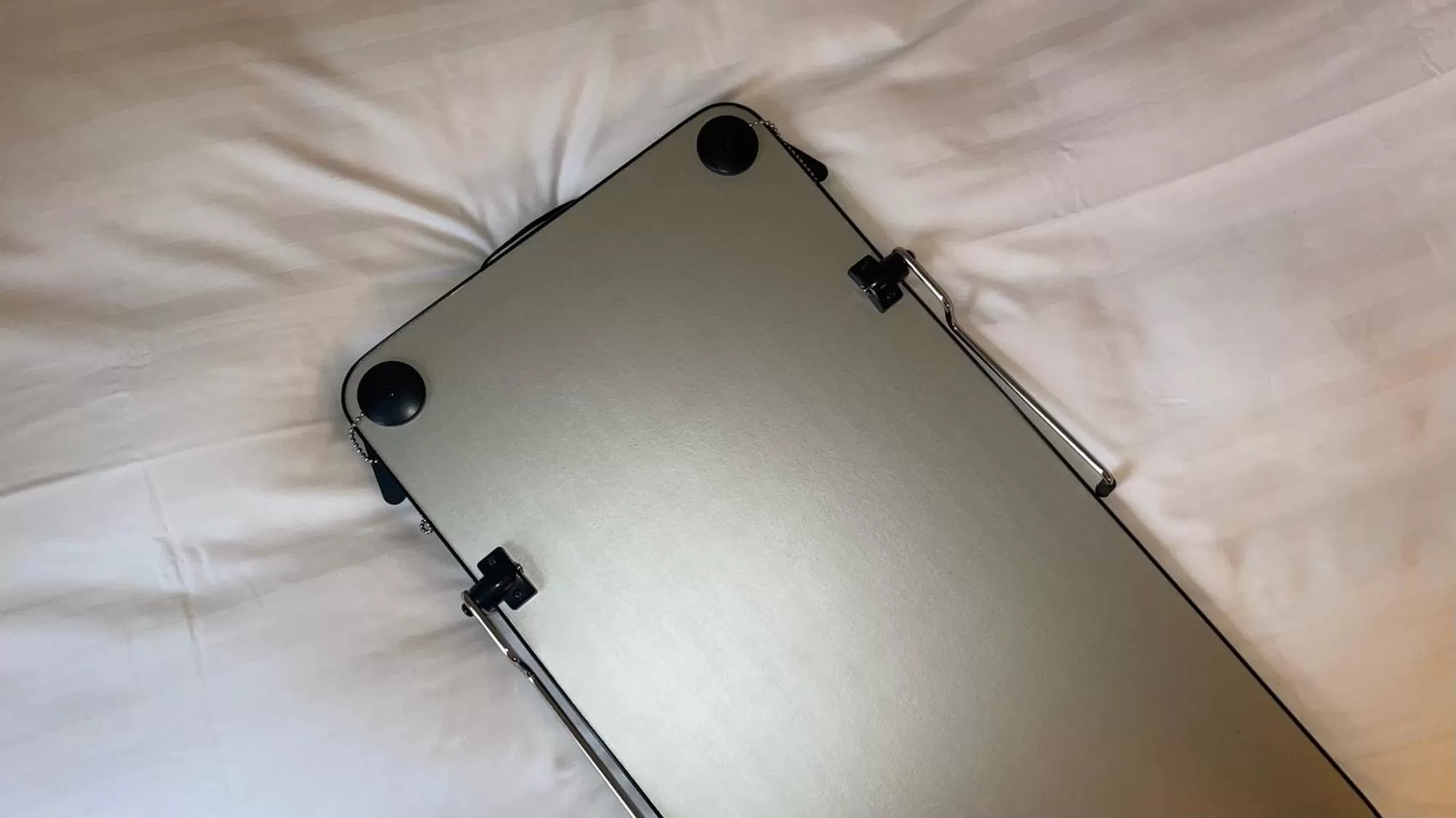 trouser press, Bed in Oita Regal Hotel