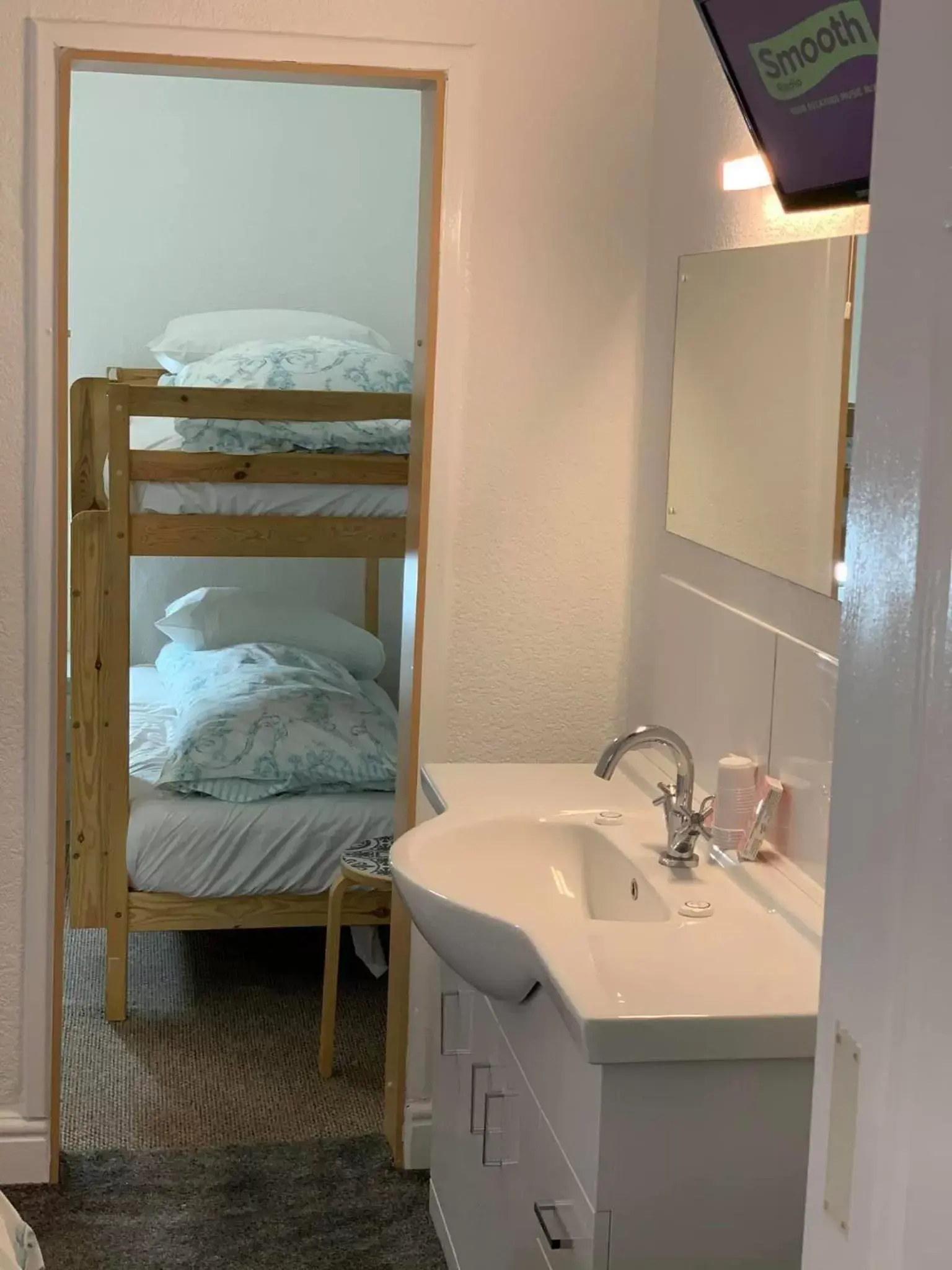 Bed, Bathroom in Danescourt Lodge