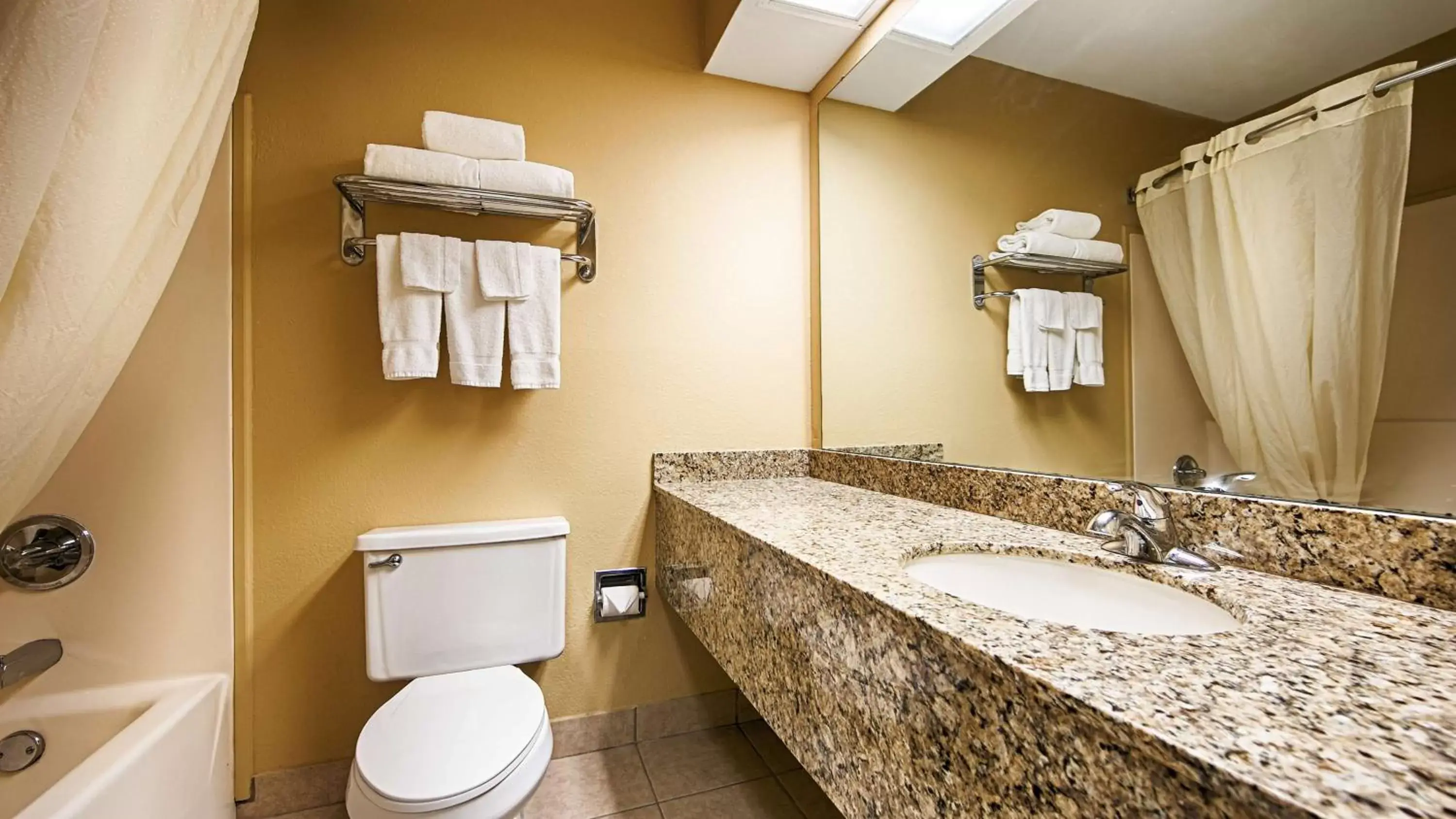 Bathroom in Best Western Shelbyville Lodge
