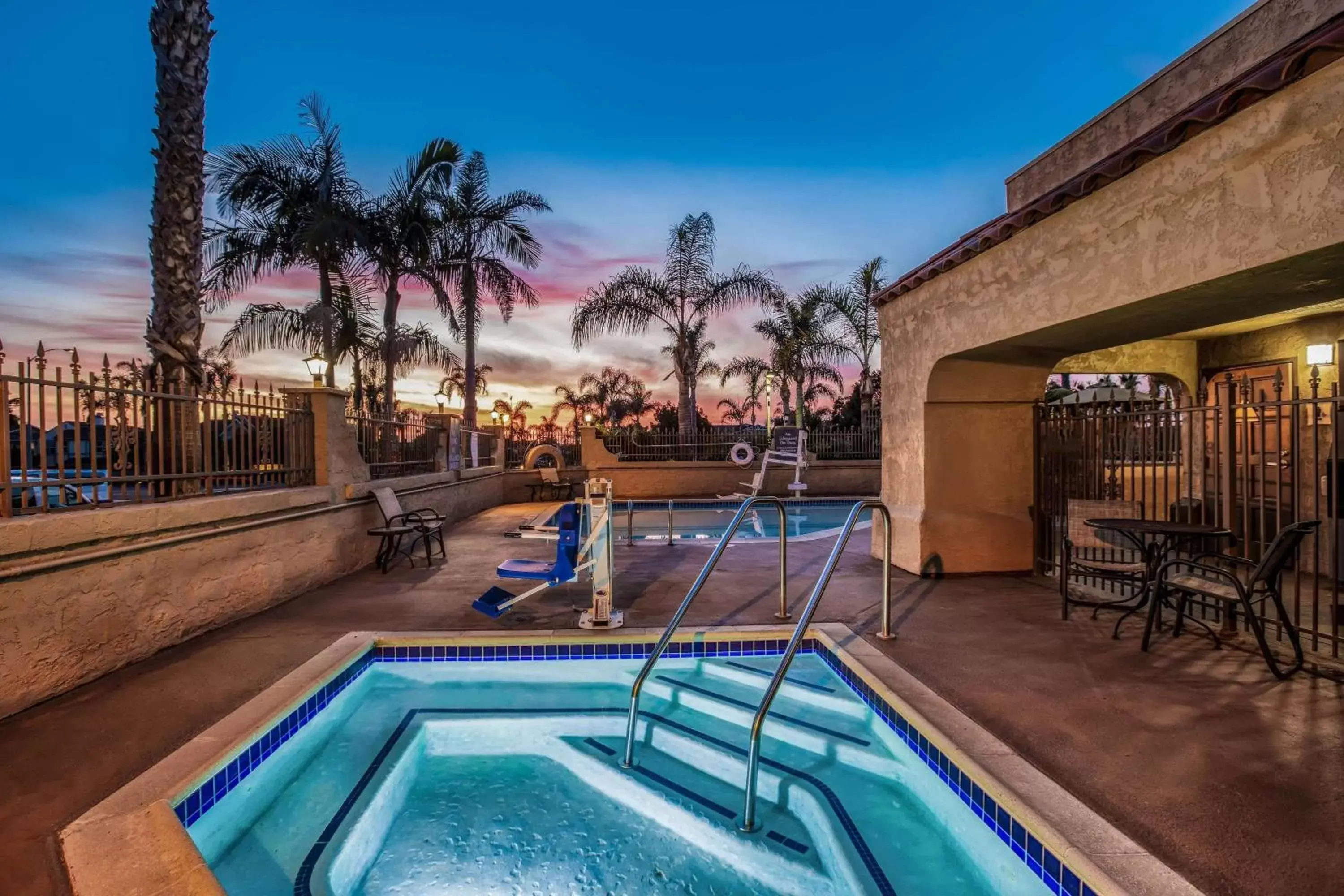 Hot Tub, Swimming Pool in La Quinta by Wyndham Carlsbad - Legoland Area
