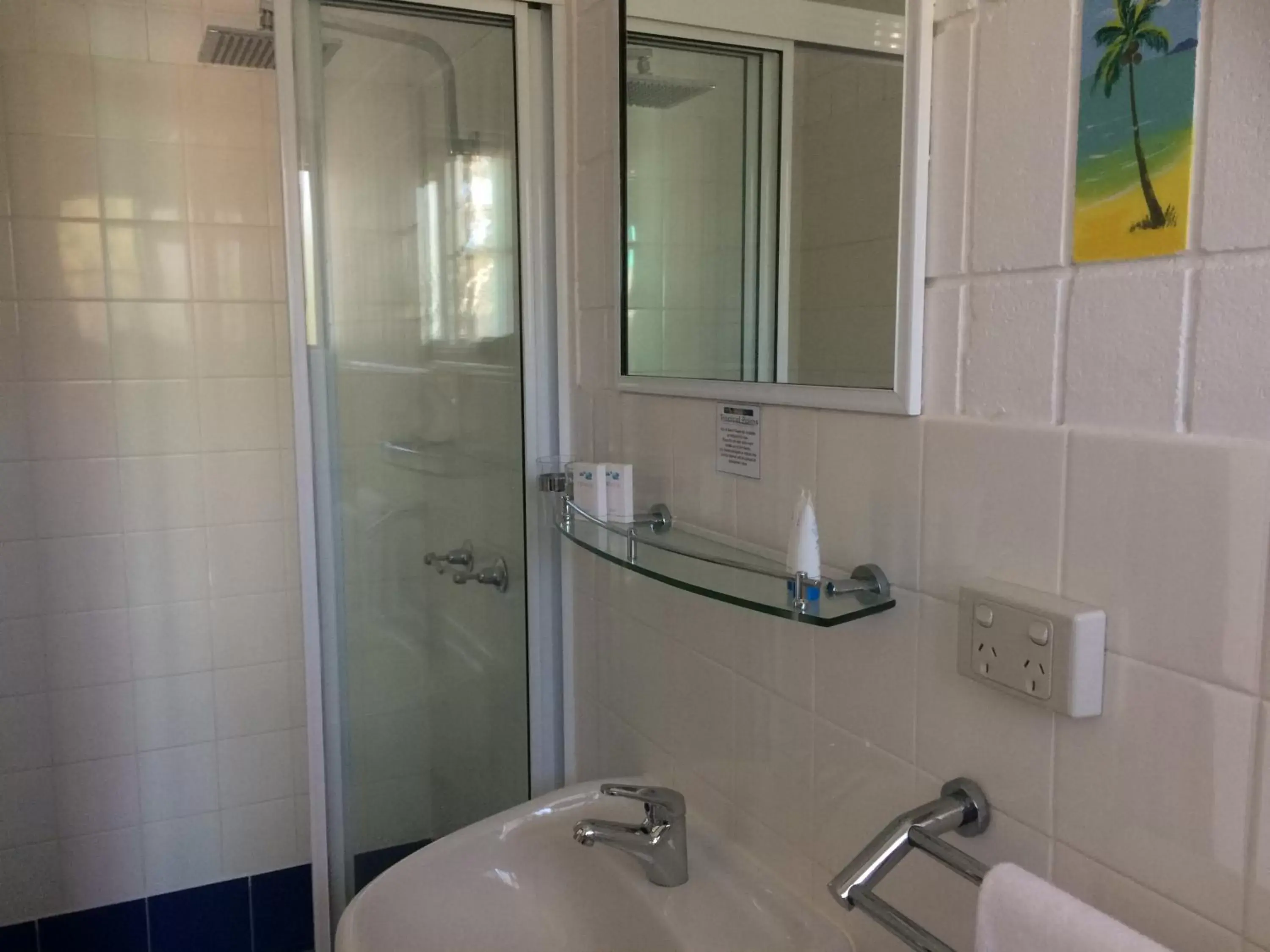 Bathroom in Tropical Palms Resort & 4WD Hire