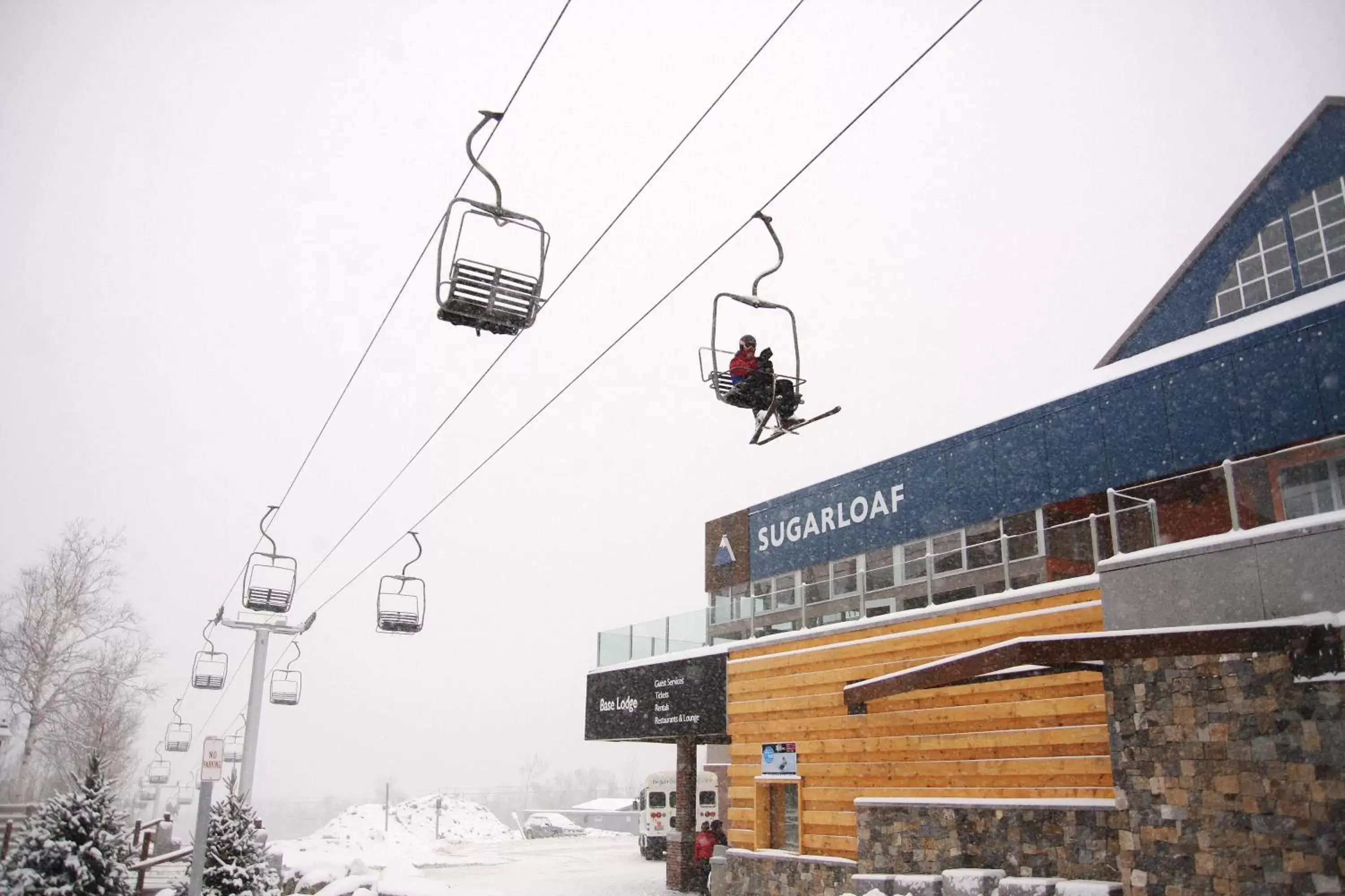 Property building, Winter in Sugarloaf Mountain Hotel