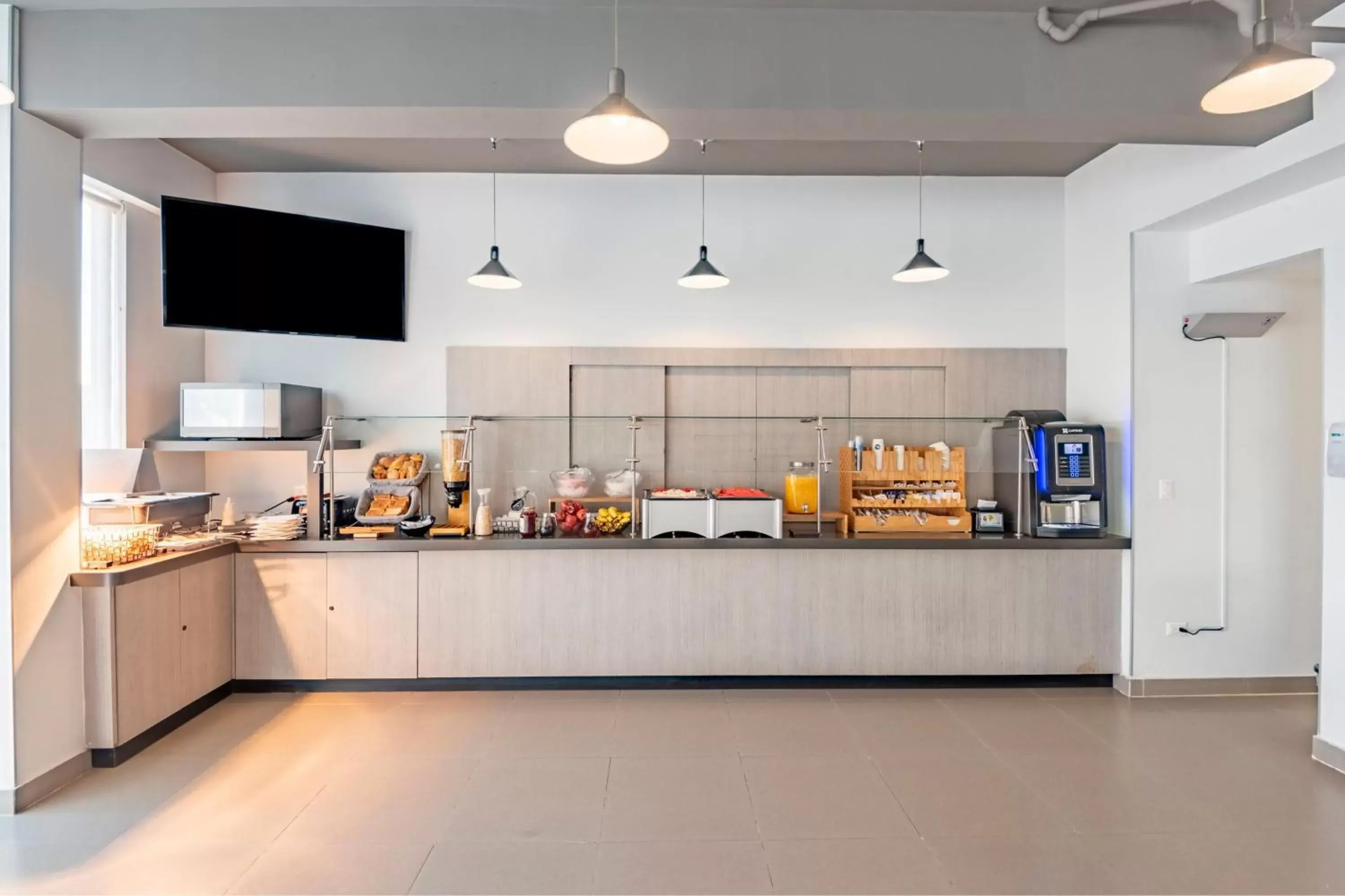 Breakfast, Kitchen/Kitchenette in City Express Junior by Marriott Ciudad del Carmen Aeropuerto