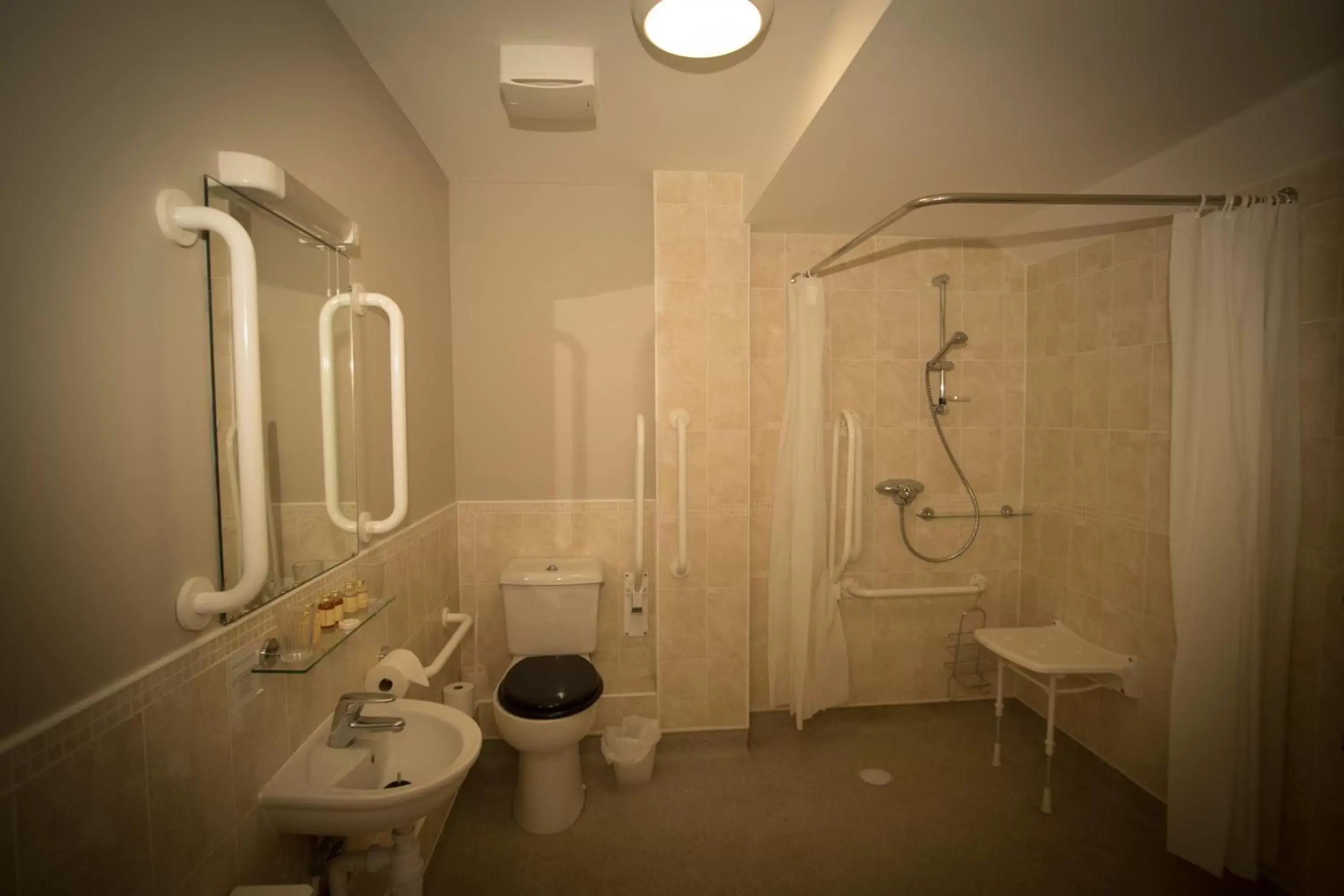 Bathroom in Brockley Hall Hotel