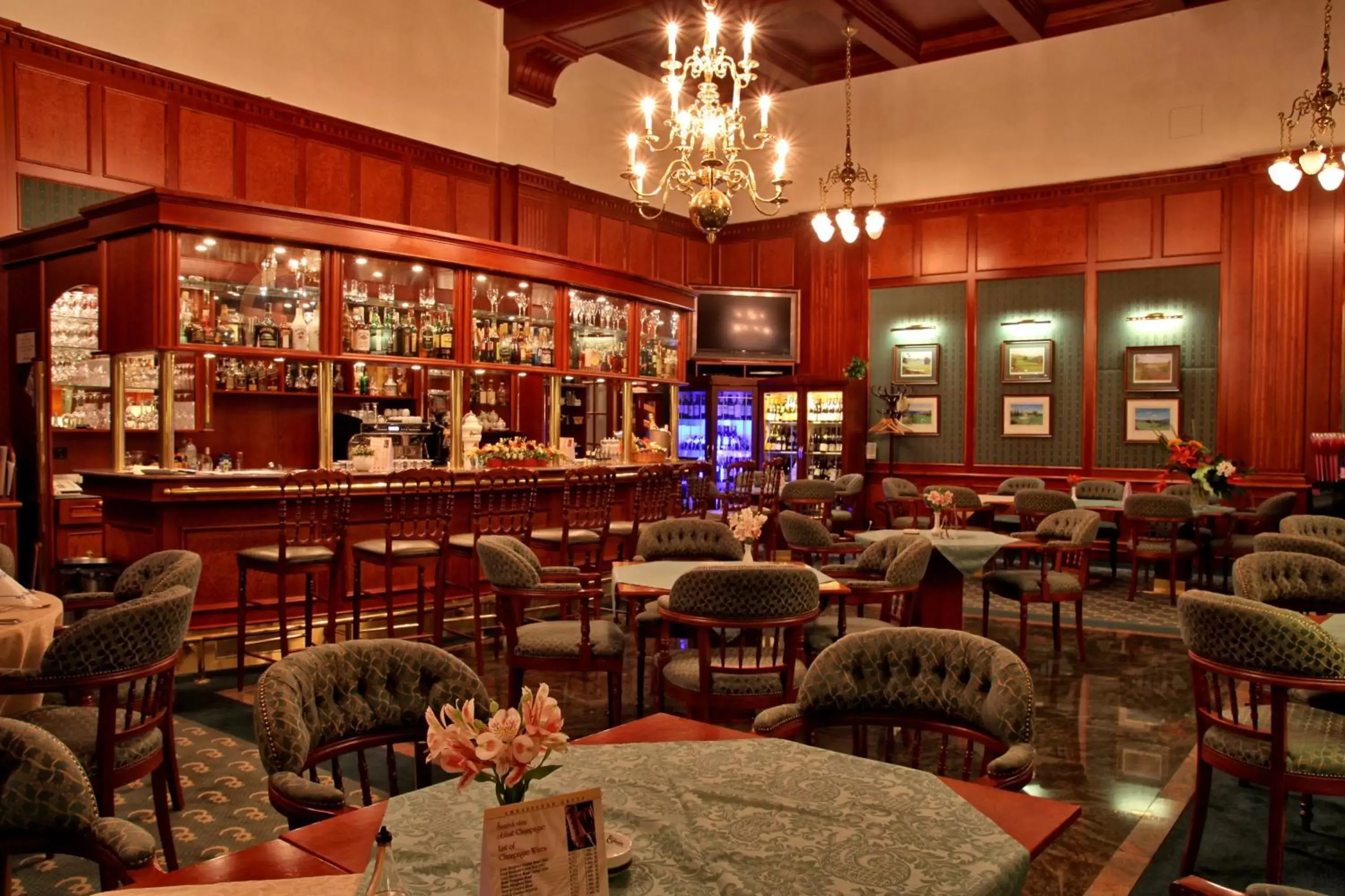 Lounge or bar in Esplanade Spa and Golf Resort Lounge or bar in Esplanade Spa and Golf Resort