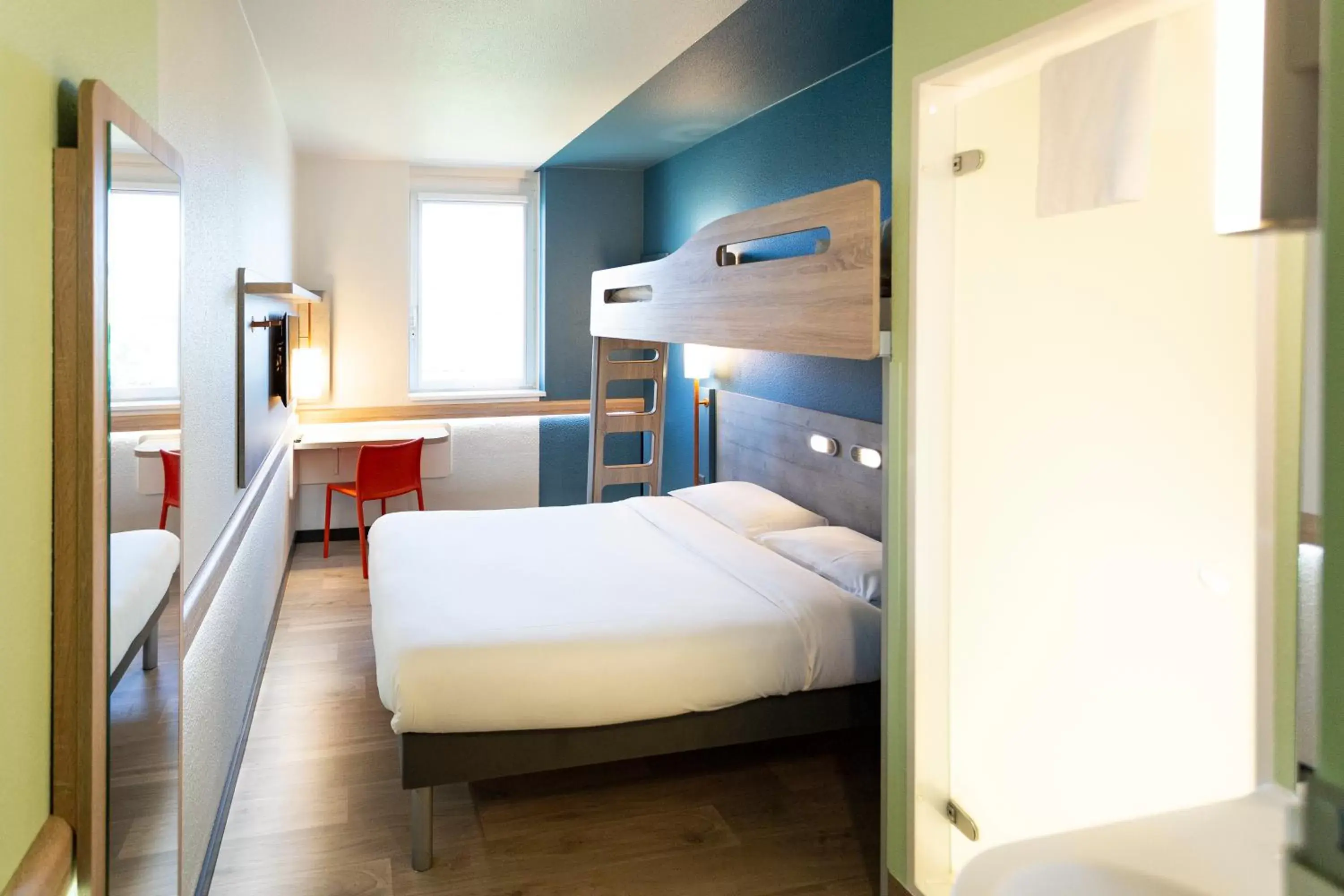 Bedroom, Bunk Bed in ibis budget Genève Aéroport