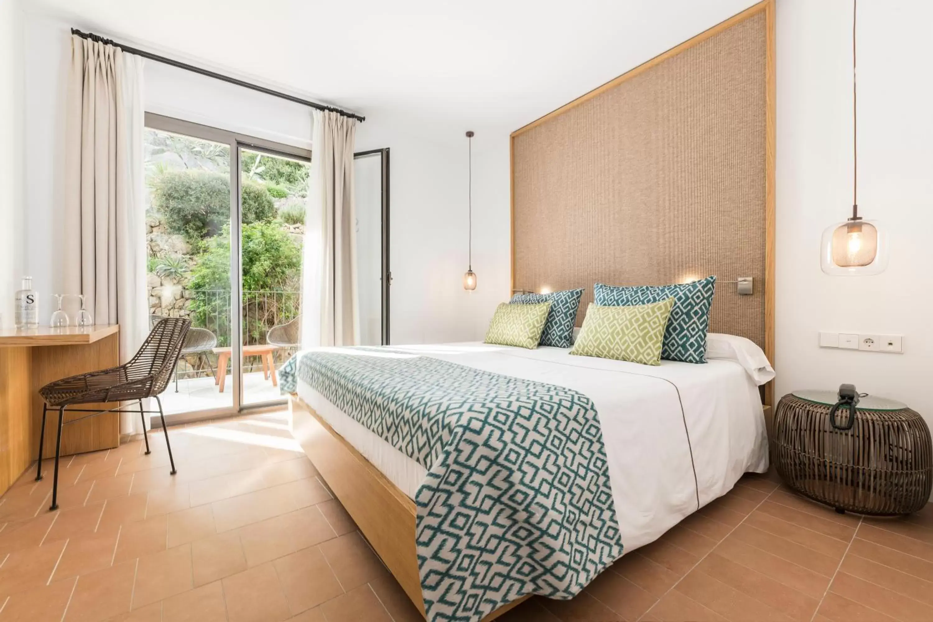 Double or Twin Room with Mountain View in Pure Salt Port de Sóller Double or Twin Room with Mountain View in Pure Salt Port de Sóller
