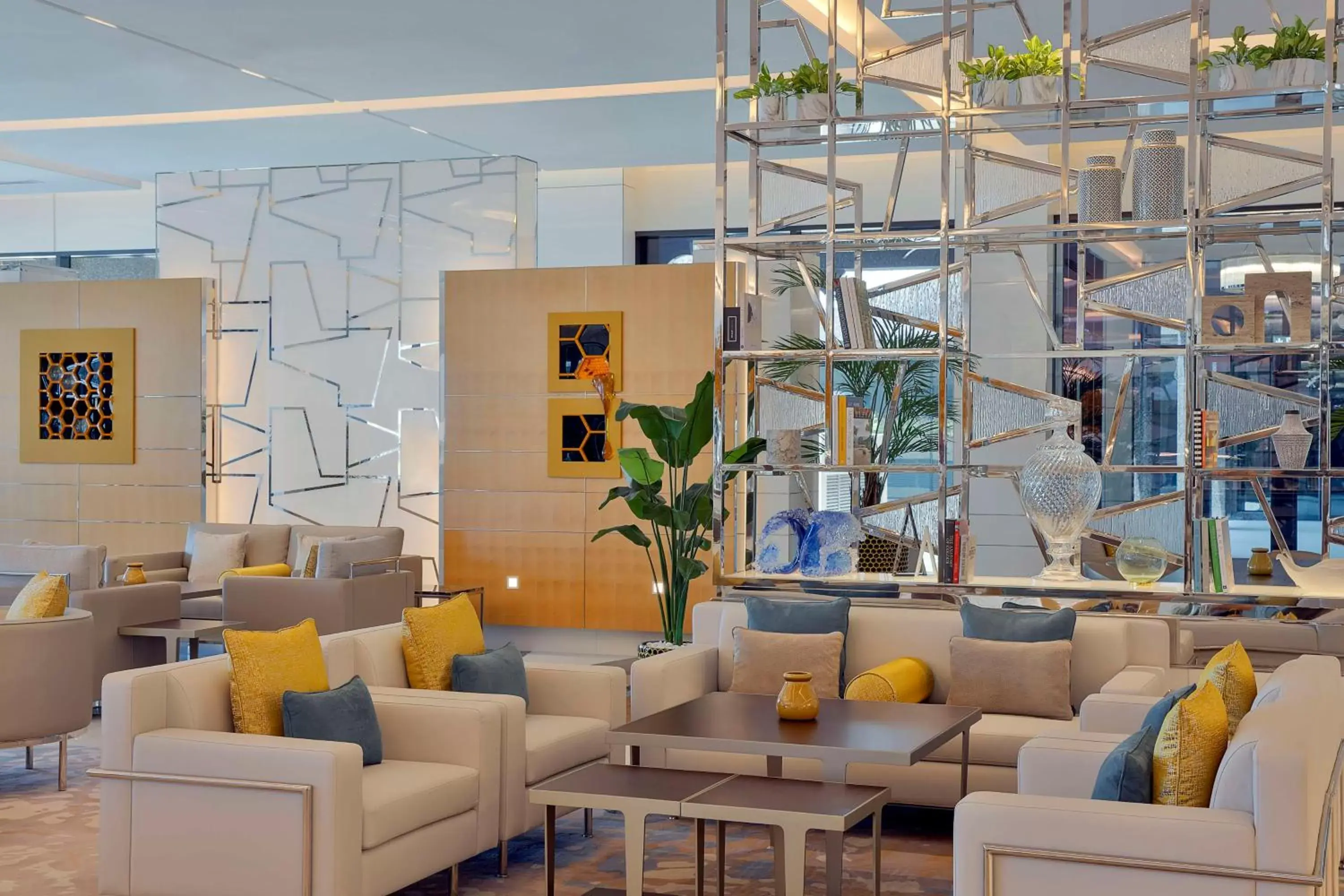 Lobby or reception, Lounge/Bar in Hilton Dubai Palm Jumeirah