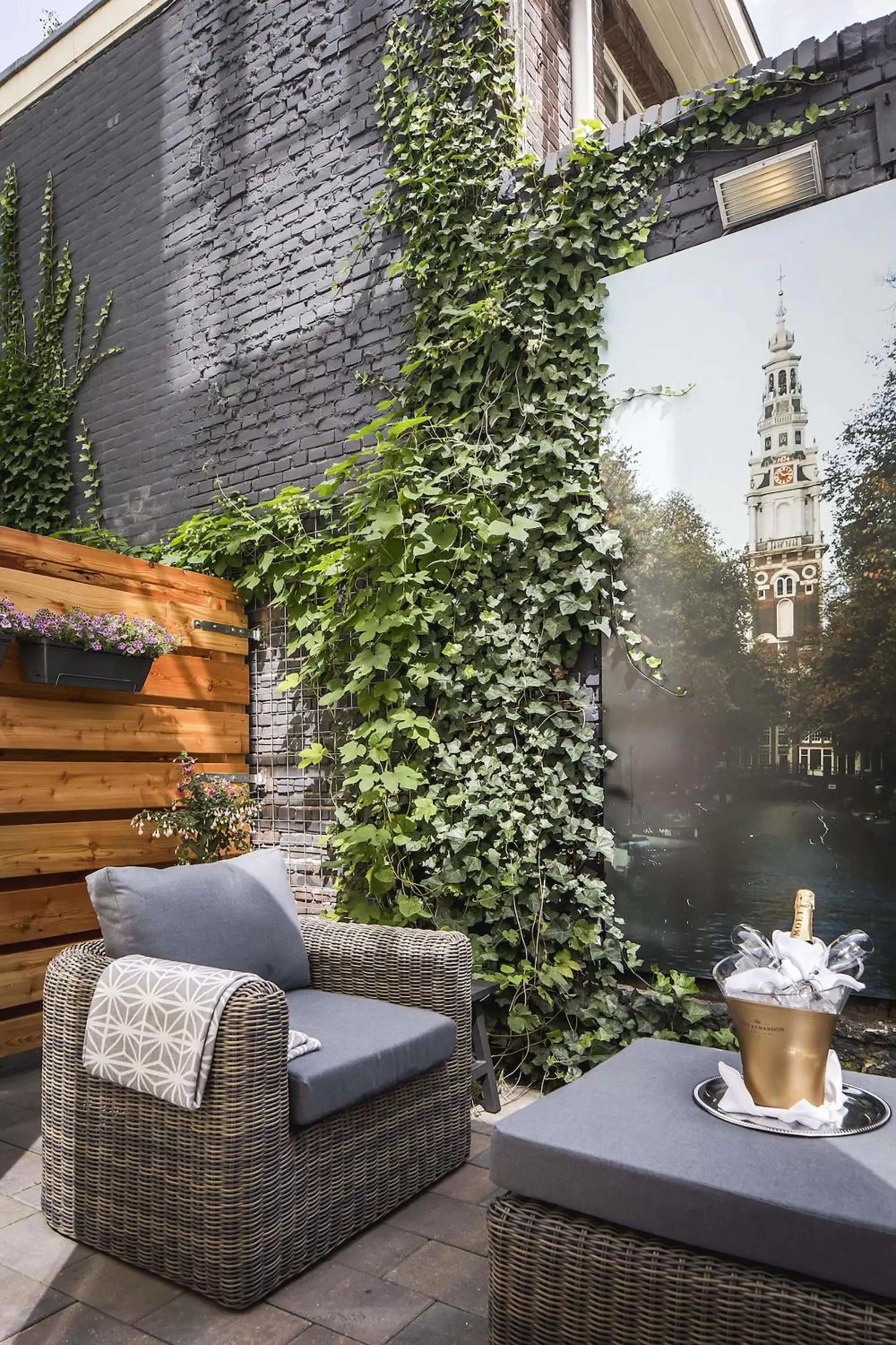 Photo of the whole room in Luxury Suites Amsterdam