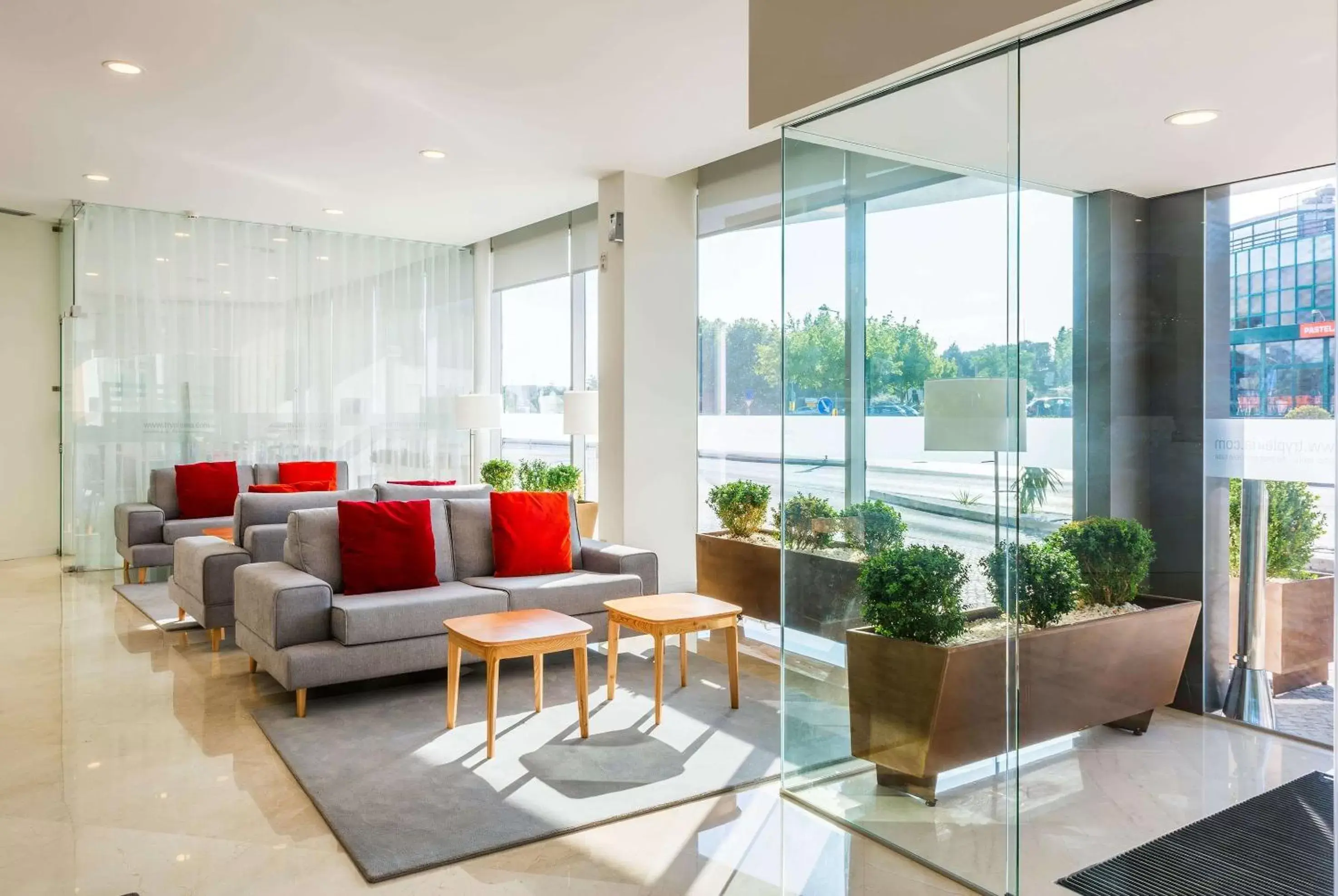 Lobby or reception in TRYP by Wyndham Leiria