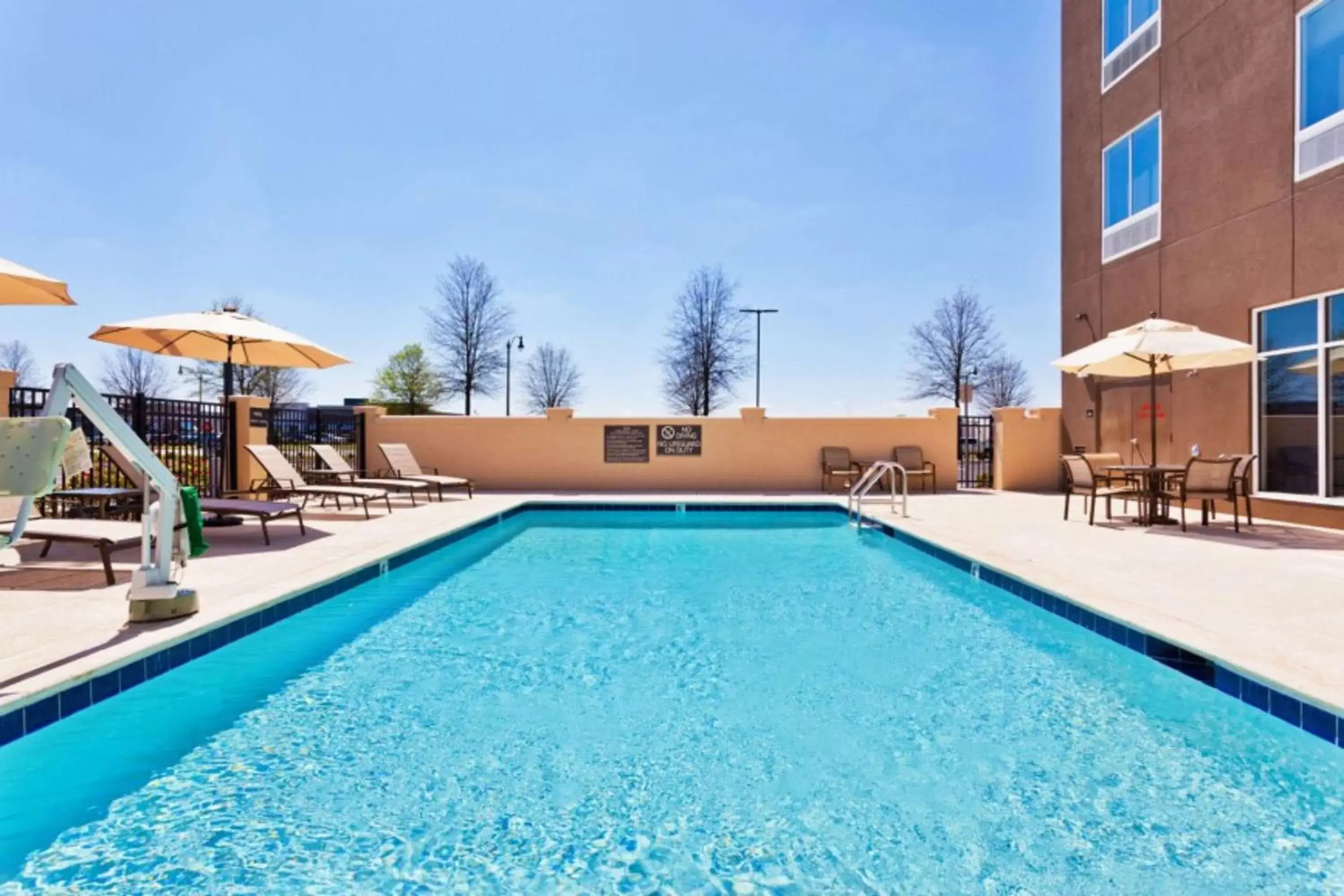 Property building, Swimming Pool in Hilton Garden Inn Montgomery - EastChase