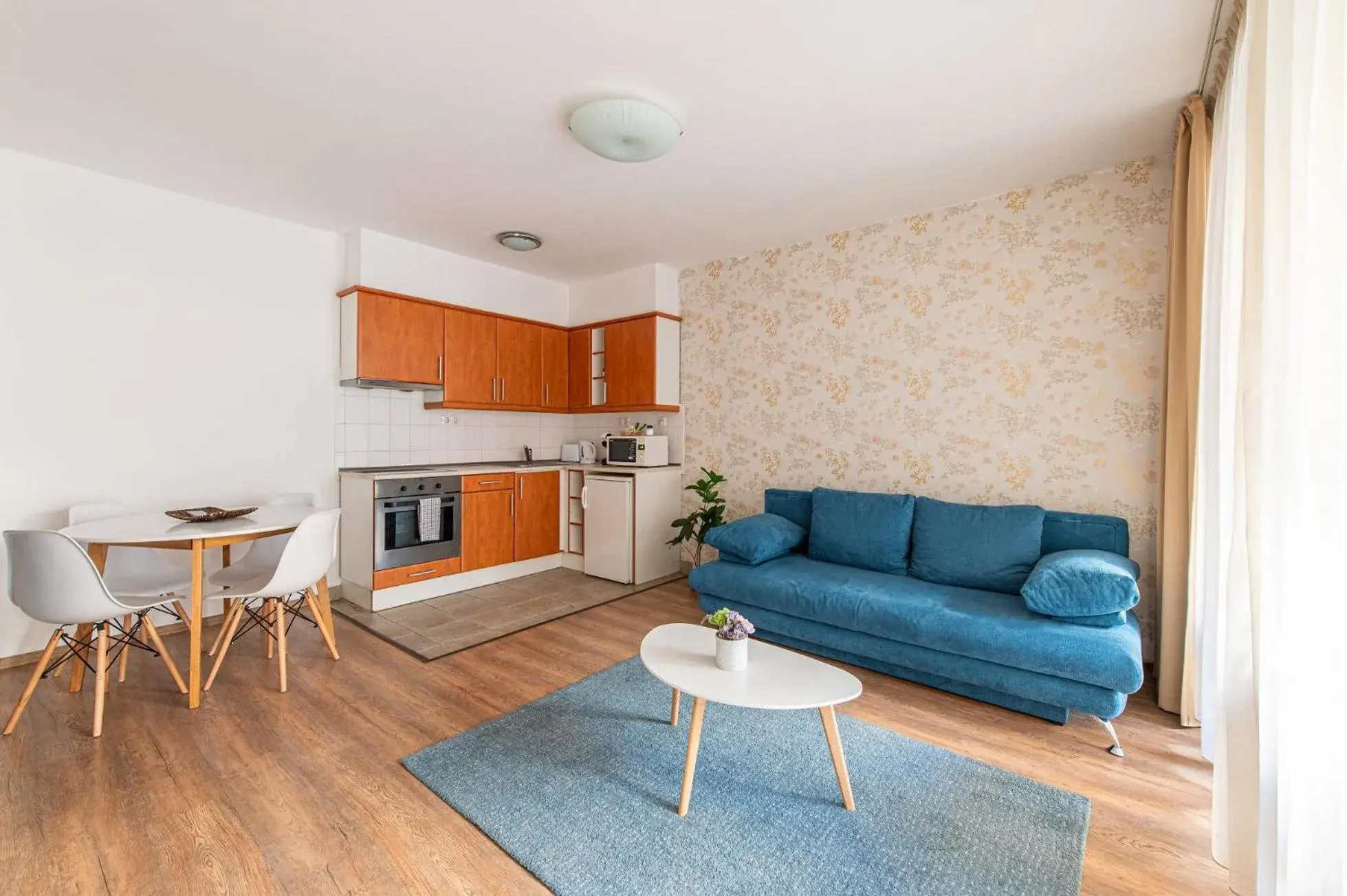 Kitchen or kitchenette, Seating Area in Nova Aparthotel