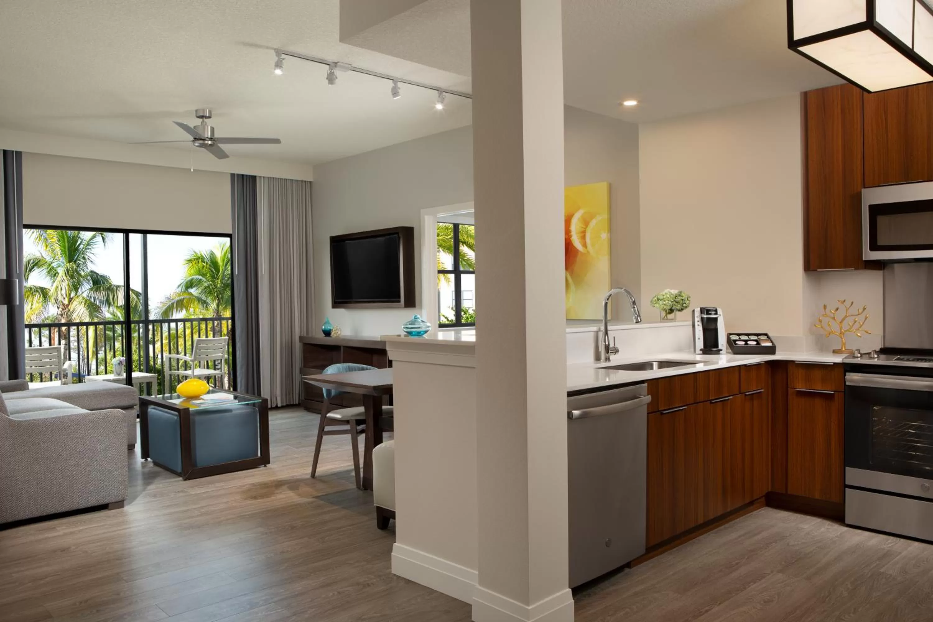 TV and multimedia in The Grove Resort & Water Park Orlando