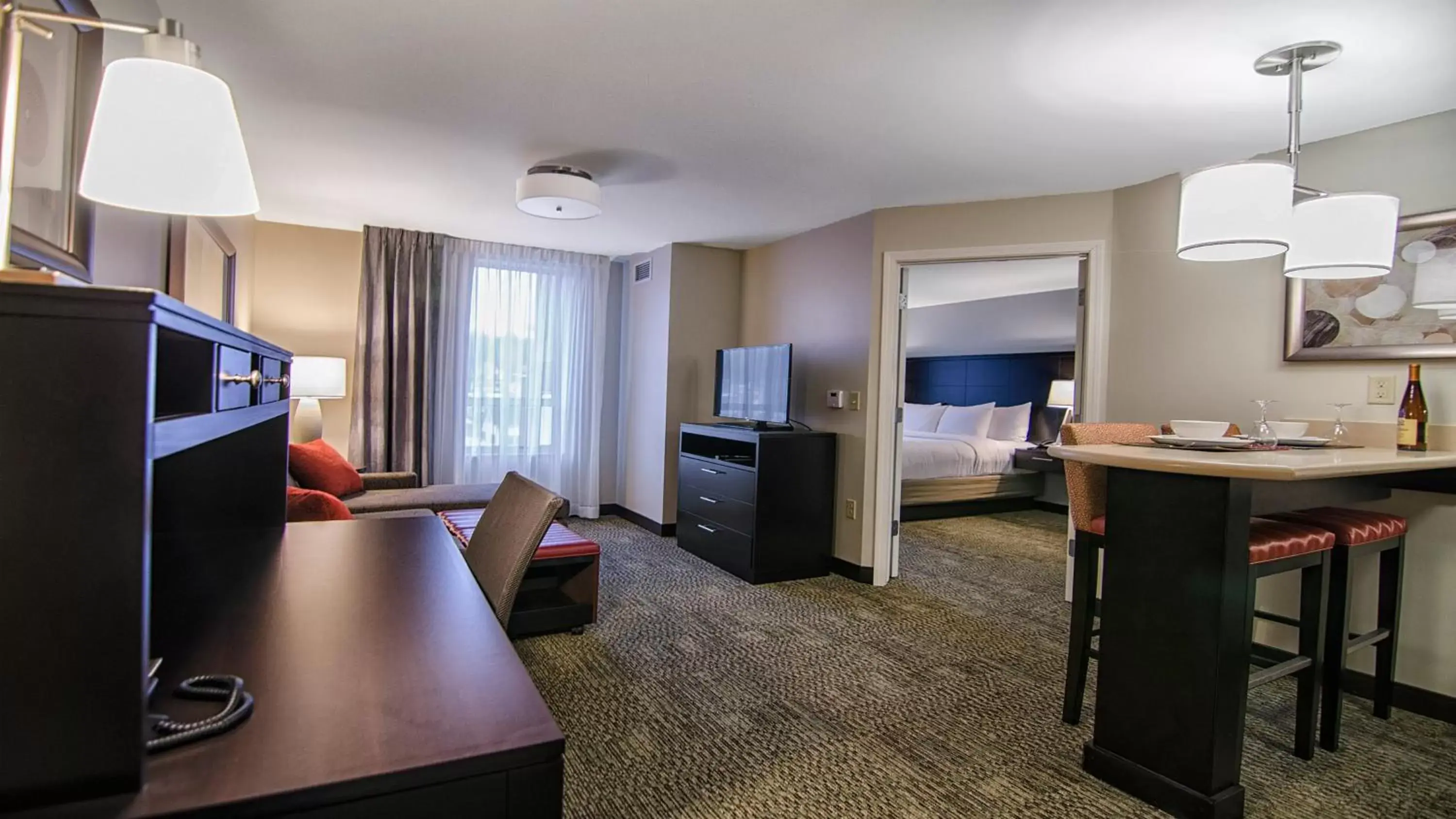 Photo of the whole room, TV/Entertainment Center in Staybridge Suites Marquette, an IHG Hotel