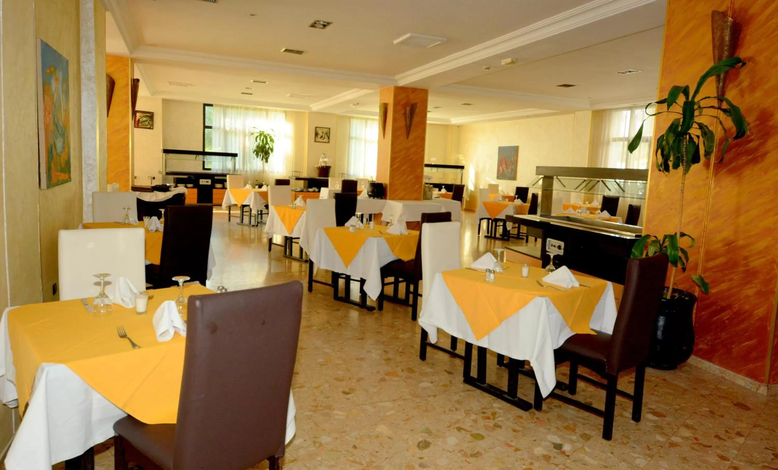 Restaurant/places to eat in Oasis Hotel & Spa