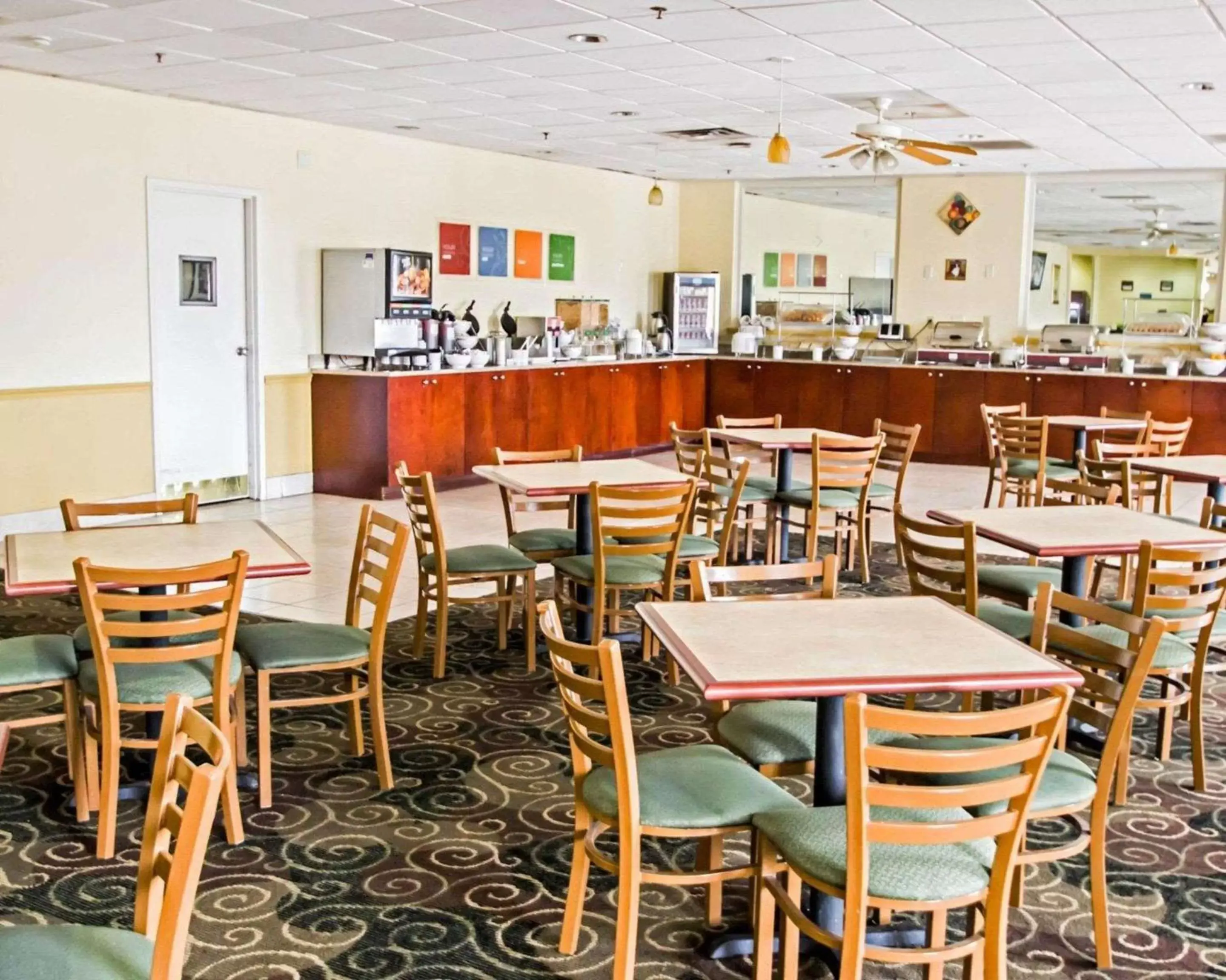 Restaurant/Places to Eat in Quality Inn & Suites Orlando / Winter Park