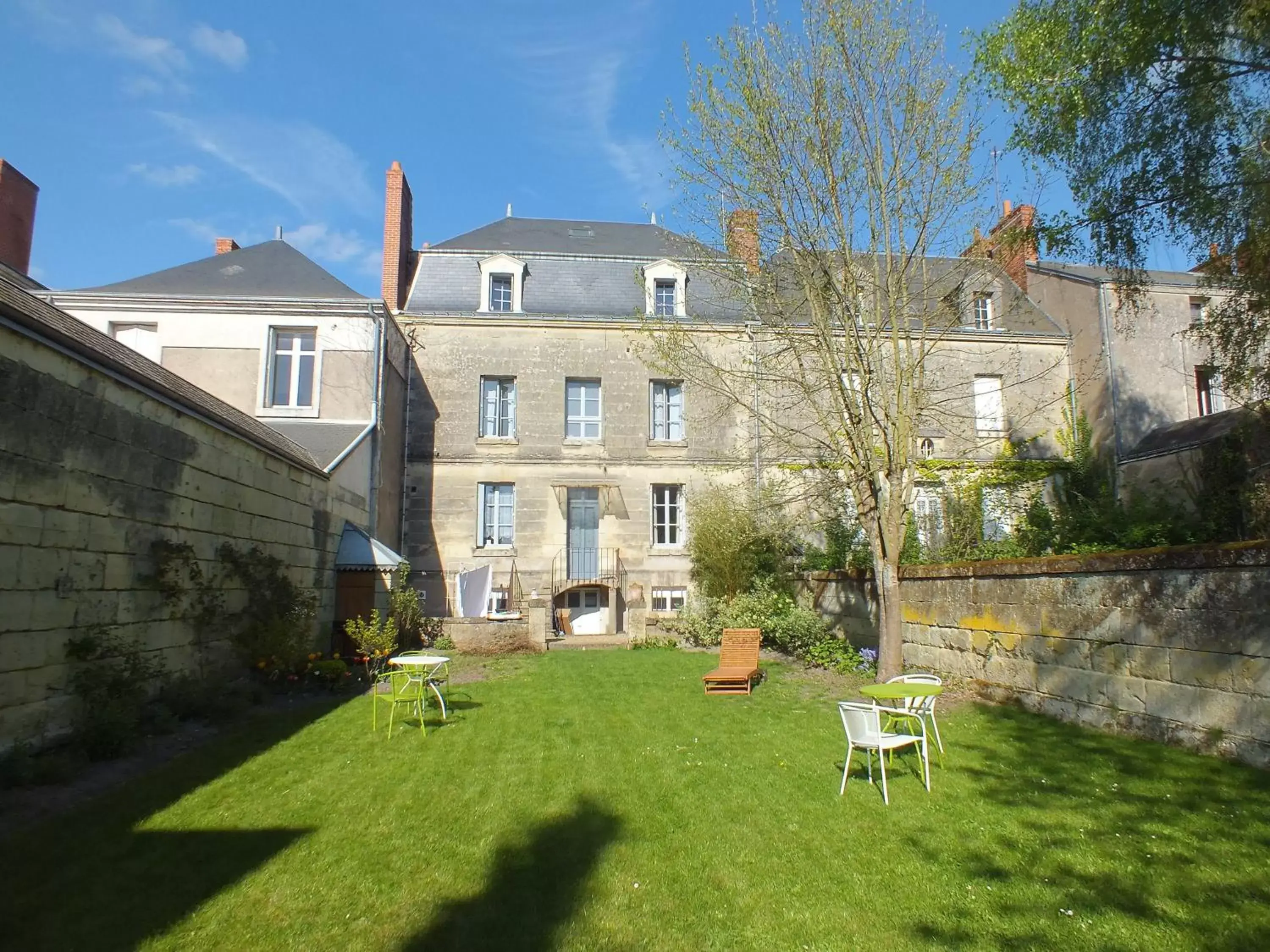 Garden, Property Building in A la Fleur de Lys