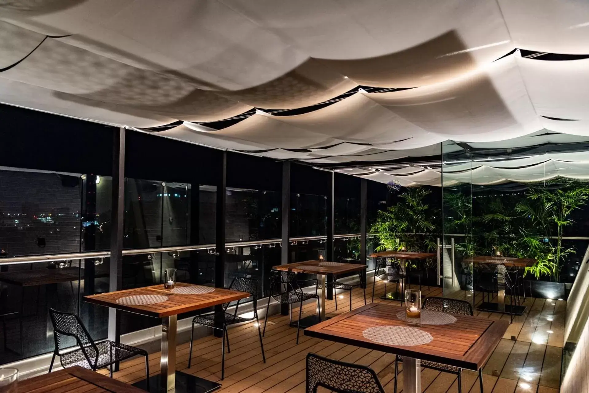 Balcony/Terrace, Restaurant/Places to Eat in Hotel Clé Reforma Insurgentes