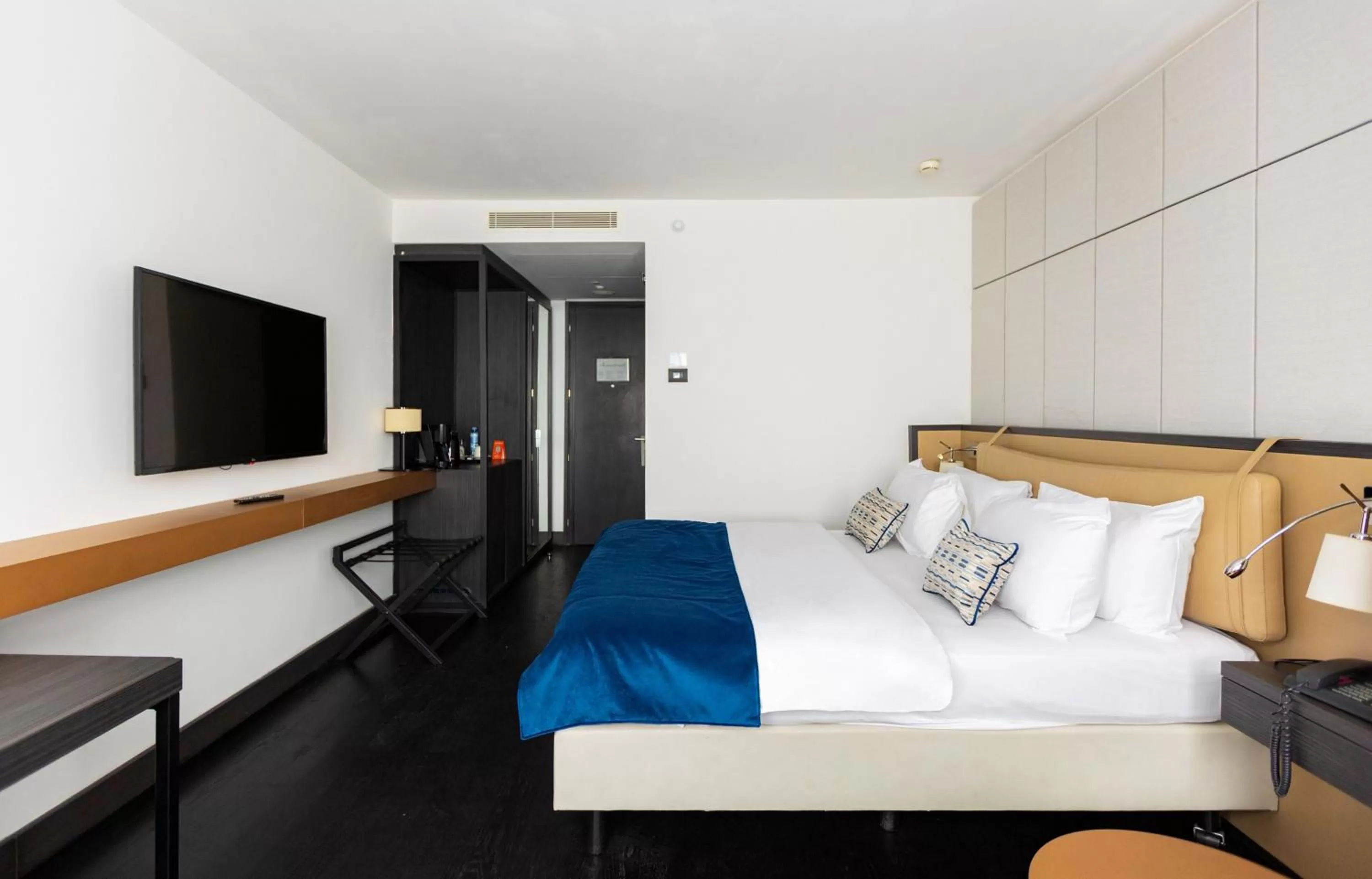 Photo of the whole room, Bed in Crowne Plaza Belgrade by IHG