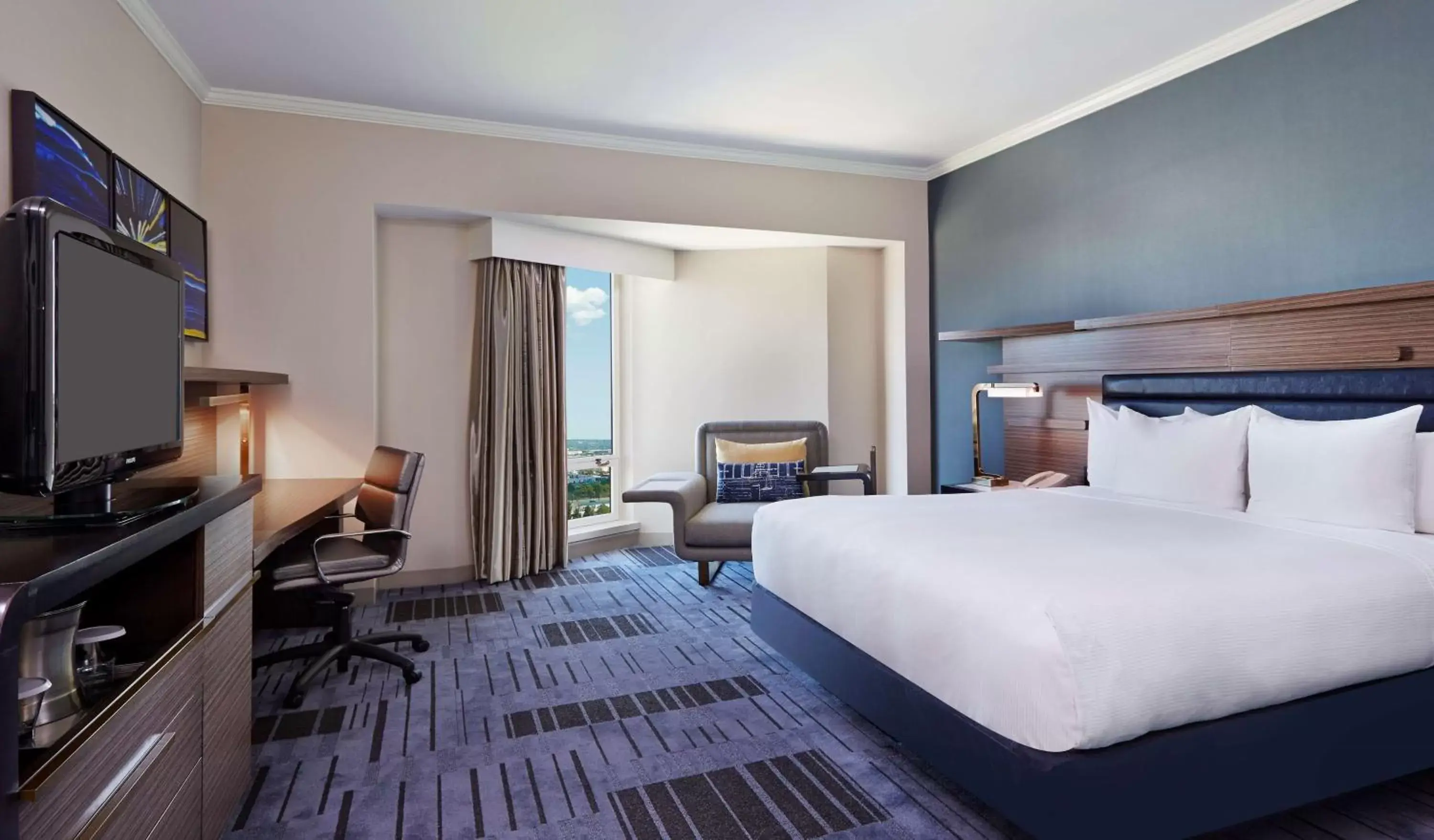 One-Bedroom Executive King Suite in Hilton Newark Airport One-Bedroom Executive King Suite in Hilton Newark Airport