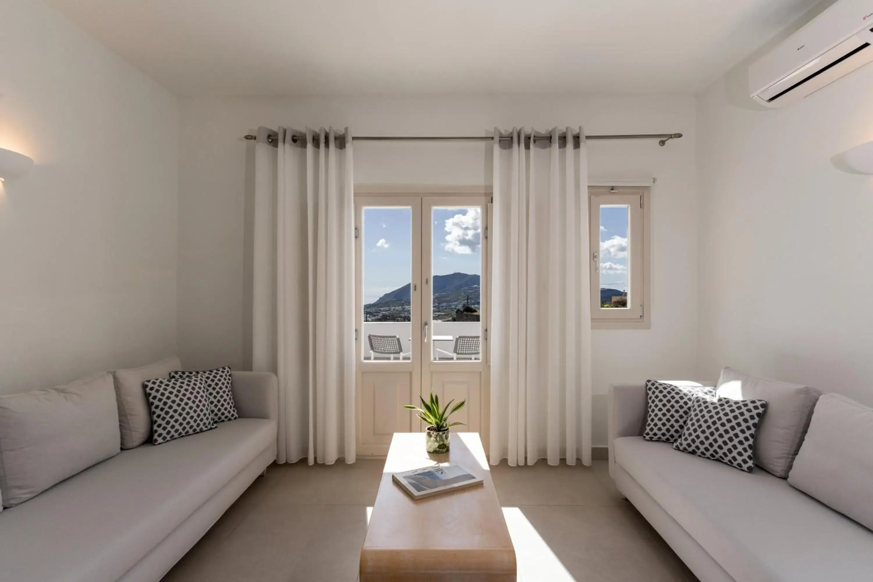 Living room, Seating Area in Santorini Palace