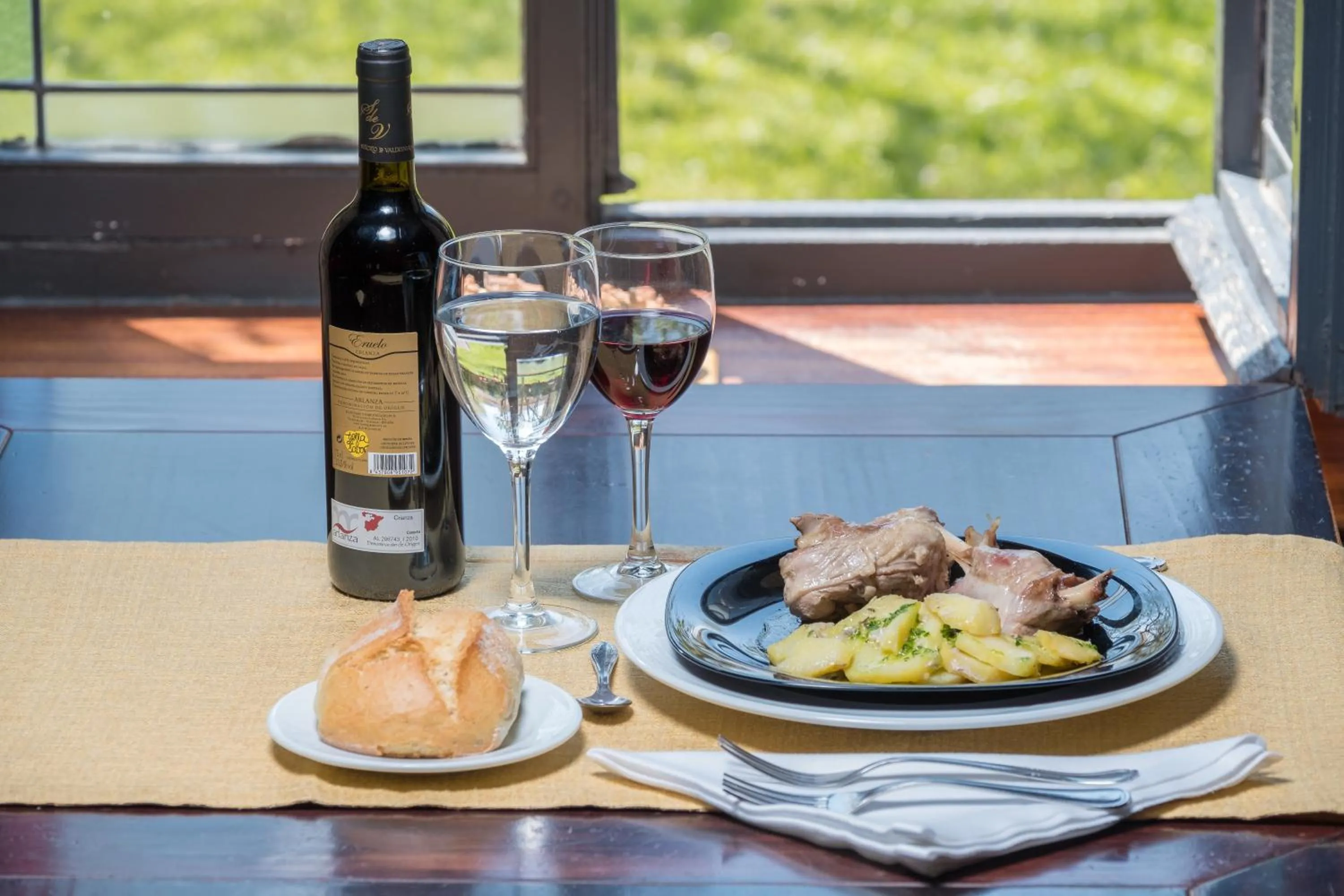 Restaurant/places to eat in Hotel Posada Santa Maria la Real